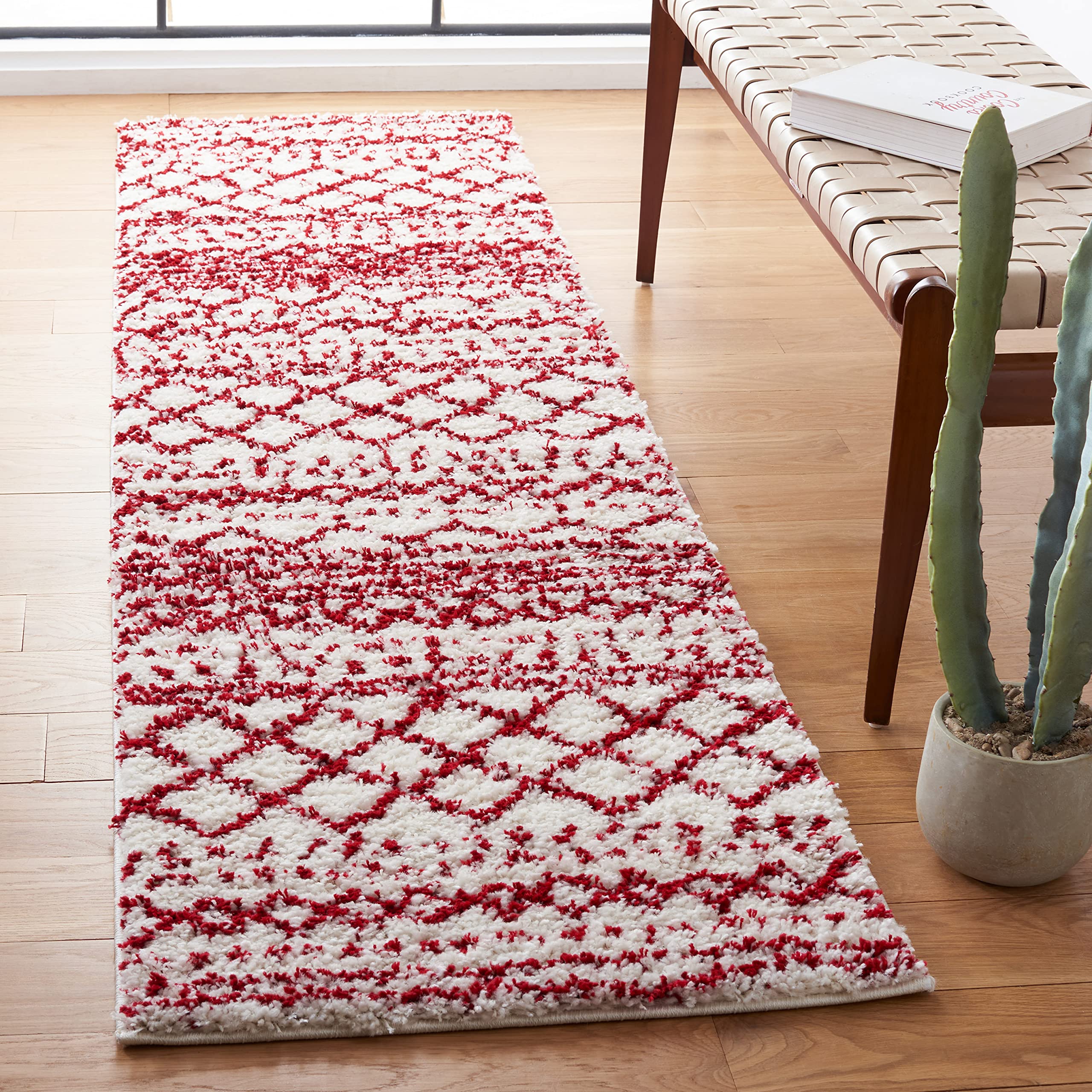 SAFAVIEH Arizona Shag Collection Area Rug - 6'7" Square, Ivory &amp; Red, Moroccan Boho Design, Non-Shedding &amp; Easy to Clean, Ideal for Living Room, Bedroom, Dining Space (ASG741P)