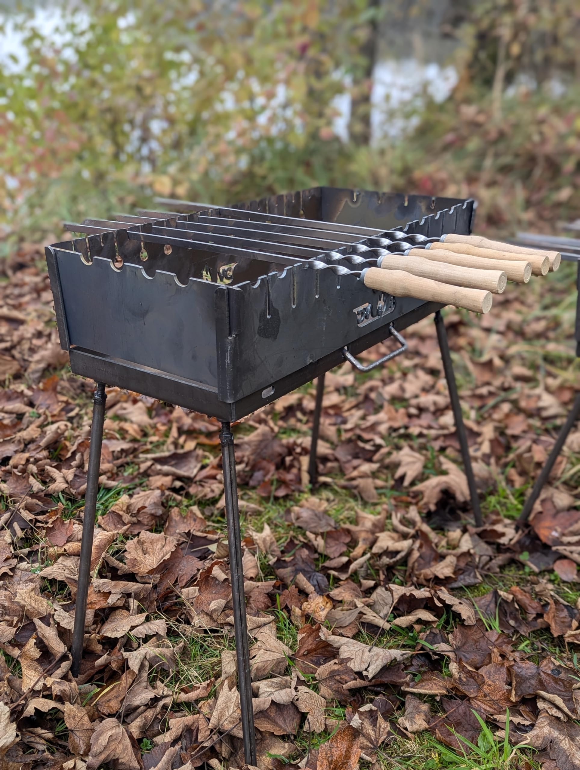 Generisch Mangal Schaschlikgrill 3mm, Holzkohle, Faltbar, Tragbar, 12 Spieße, inkl. 5 Edelstahlspieße und Tasche