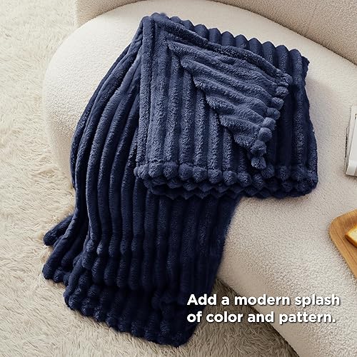 Miniatura 116 de Bedsure GentleSoft Twin Blanket for Couch - Cozy Soft Blankets for Women, Cute Small Fleece Throws for Girls, Light Grey, 60x80 Inches