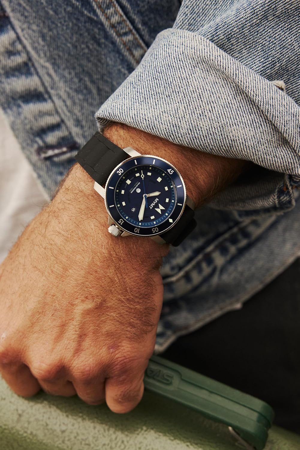 MVMT Men's Cali Diver - Solar Rechargeable - Sport's Watch - Water-Resistant 10 ATM/100 Meters - 40mm