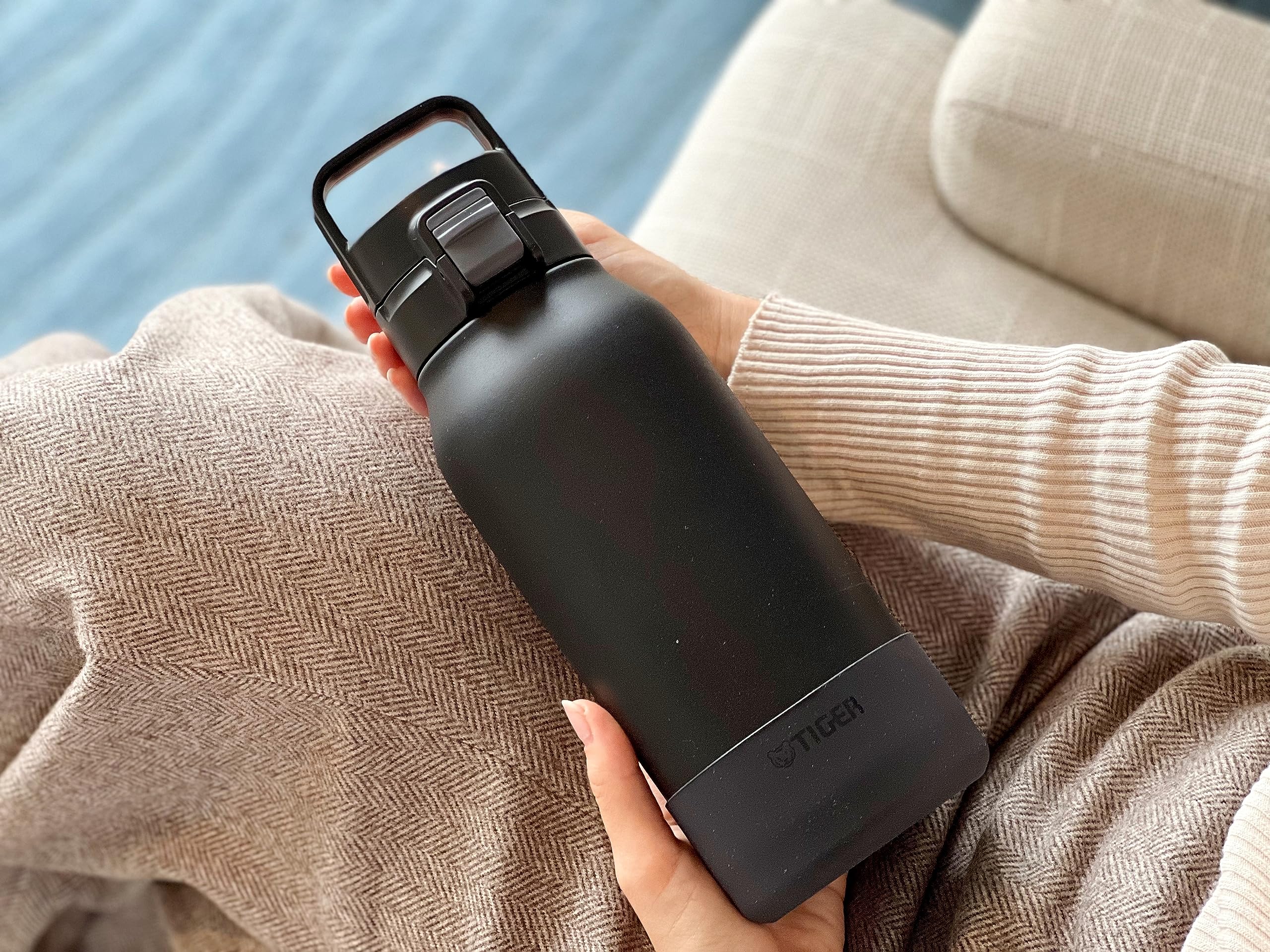 在庫処分】タイガー魔法瓶 水筒 1.5リットル ハンドル付き片手で開け