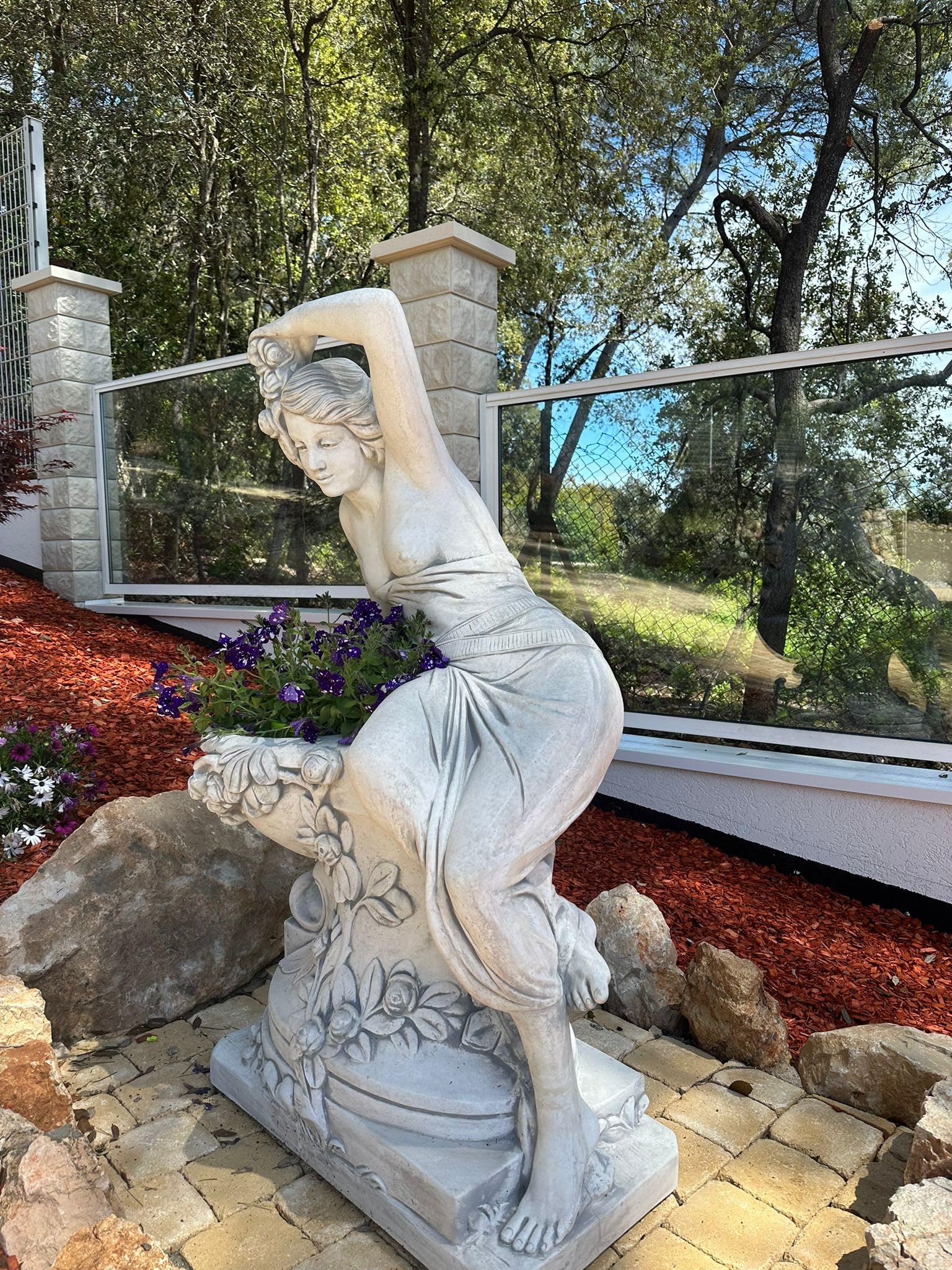 gartendekoparadies.de Frauen-Statue mit Pflanzschale Pflanzgefäß aus Steinguss, Grau, Frostsicher für Außenbereich, H. 141 cm, 398 kg
