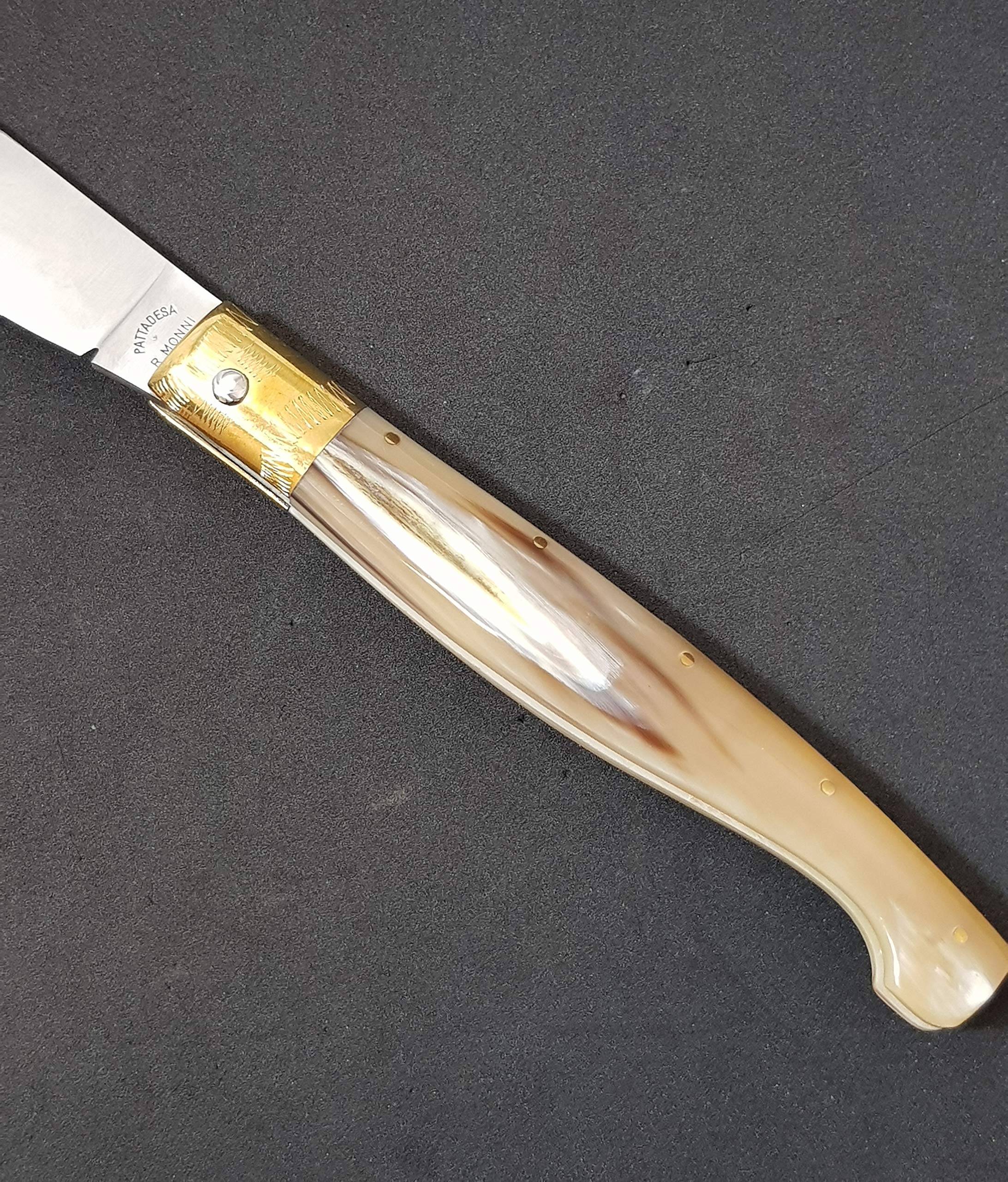 artigiano roberto monni COLTELLO ARTIGIANALE SARDO PATTADA TASCABILE MANICO IN CORNO COLLEZIONE SARDEGNA art48