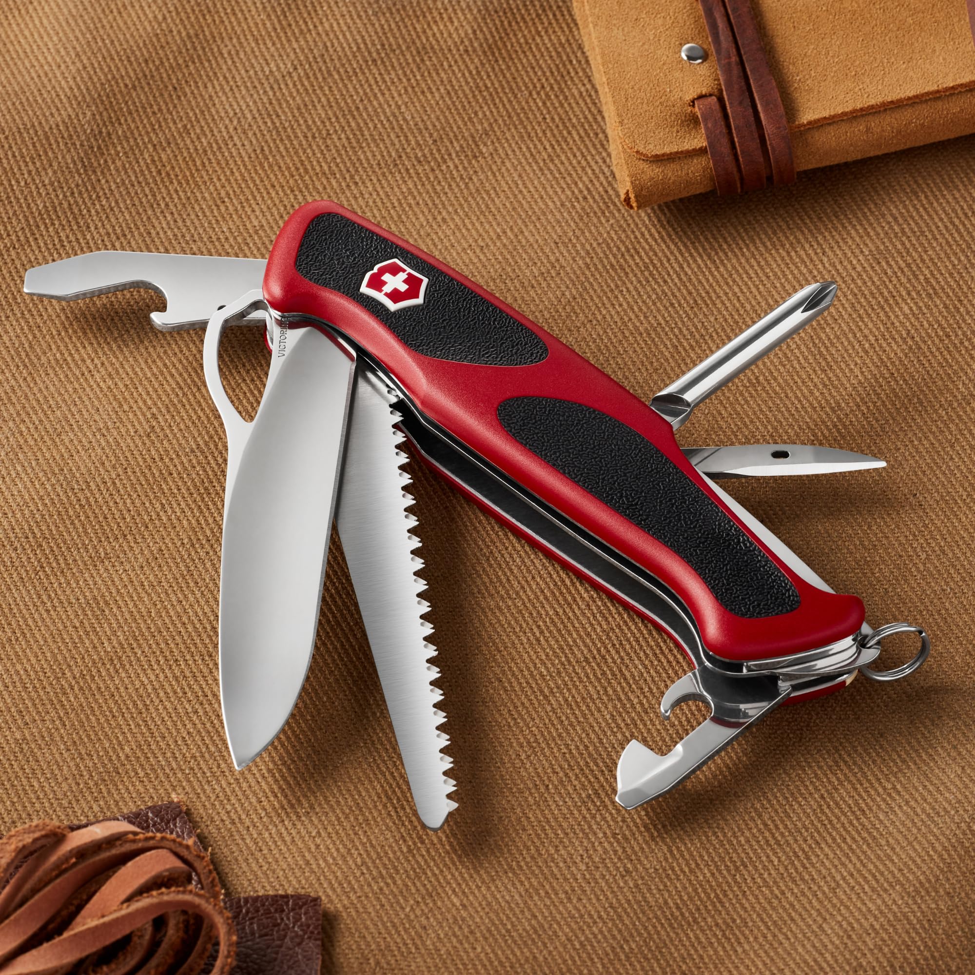 Victorinox Schweizer Taschenmesser Gross, Ranger 78 M, Swiss Army Knife, Multitool, 12 Funktionen, Einhand-Feststellklinge, Kapselheber, Rot/Schwarz
