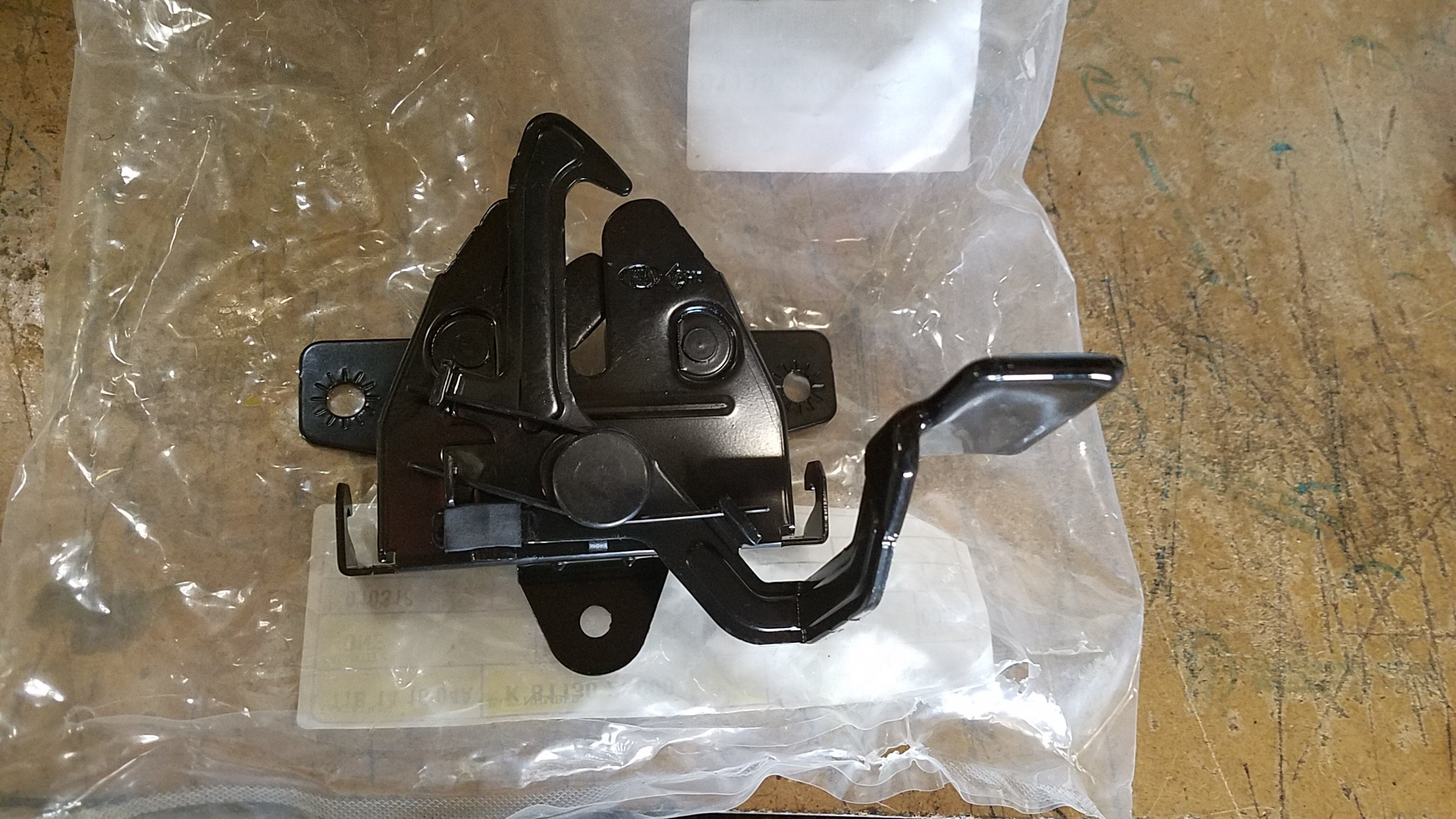 KIA New OEM 2009-2011 Soul Hood Latch