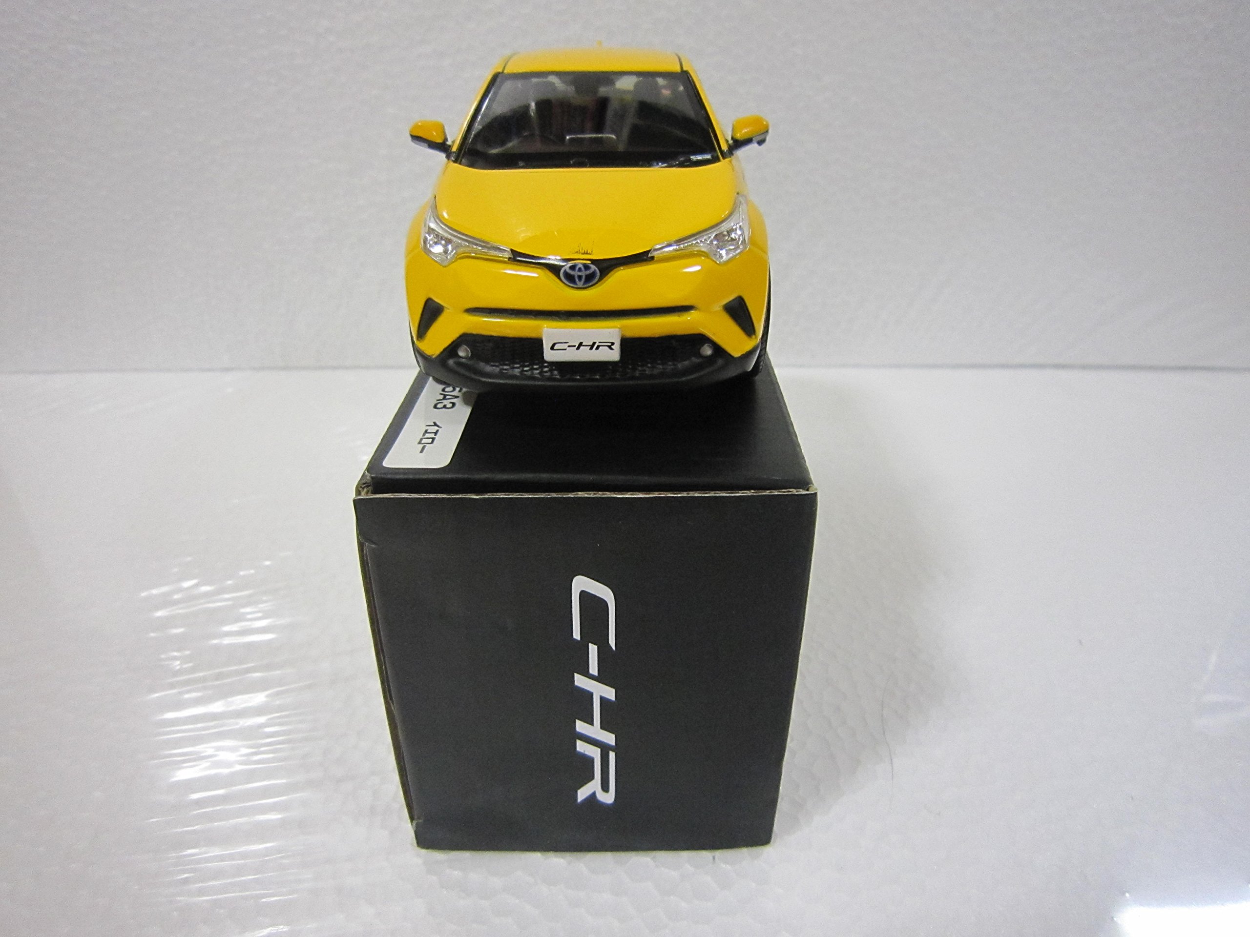 ミニカー　色見本　Ｃ-ＨＲ　おまけ付 Amazon | トヨタ 1/30 C-HR オフィシャルミニカー カラー