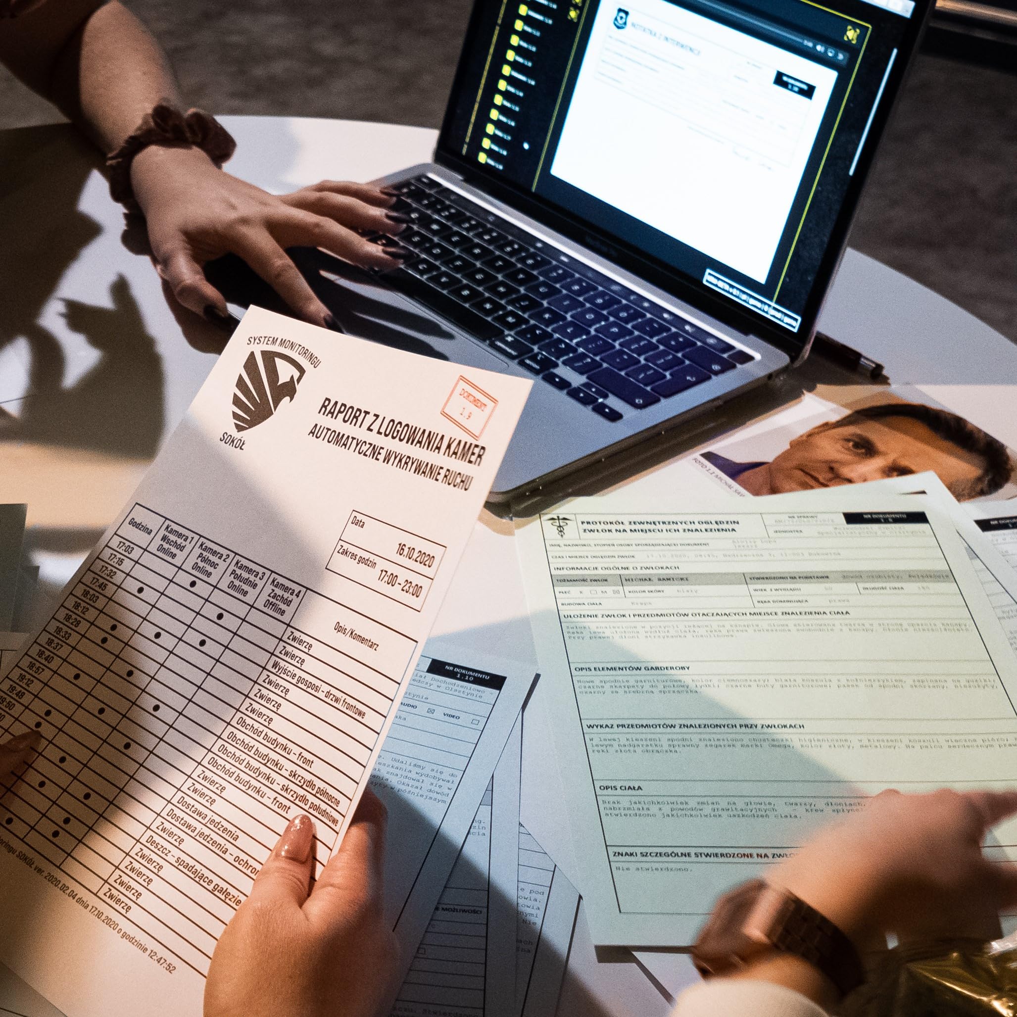 Polska Gra Detektywistyczna Premium Hybrydowe, immersyjne śledztwo z nagraniami audio Gra polecana przez ekspertów true crime - SPRAWA 01