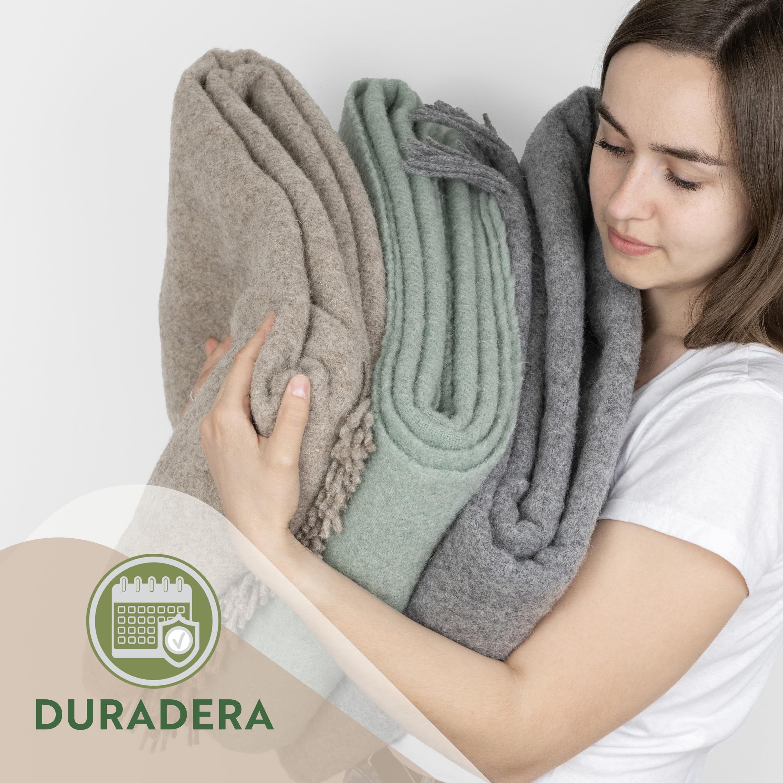 Nostra Zelandia Manta de Lana 100% Pura – Grande Cálida, Transpirable y Ligera para Sofá, Cama y Uso Exterior, Confort Termorregulador con Flecos - Fabricada en Europa (Gris Natural)