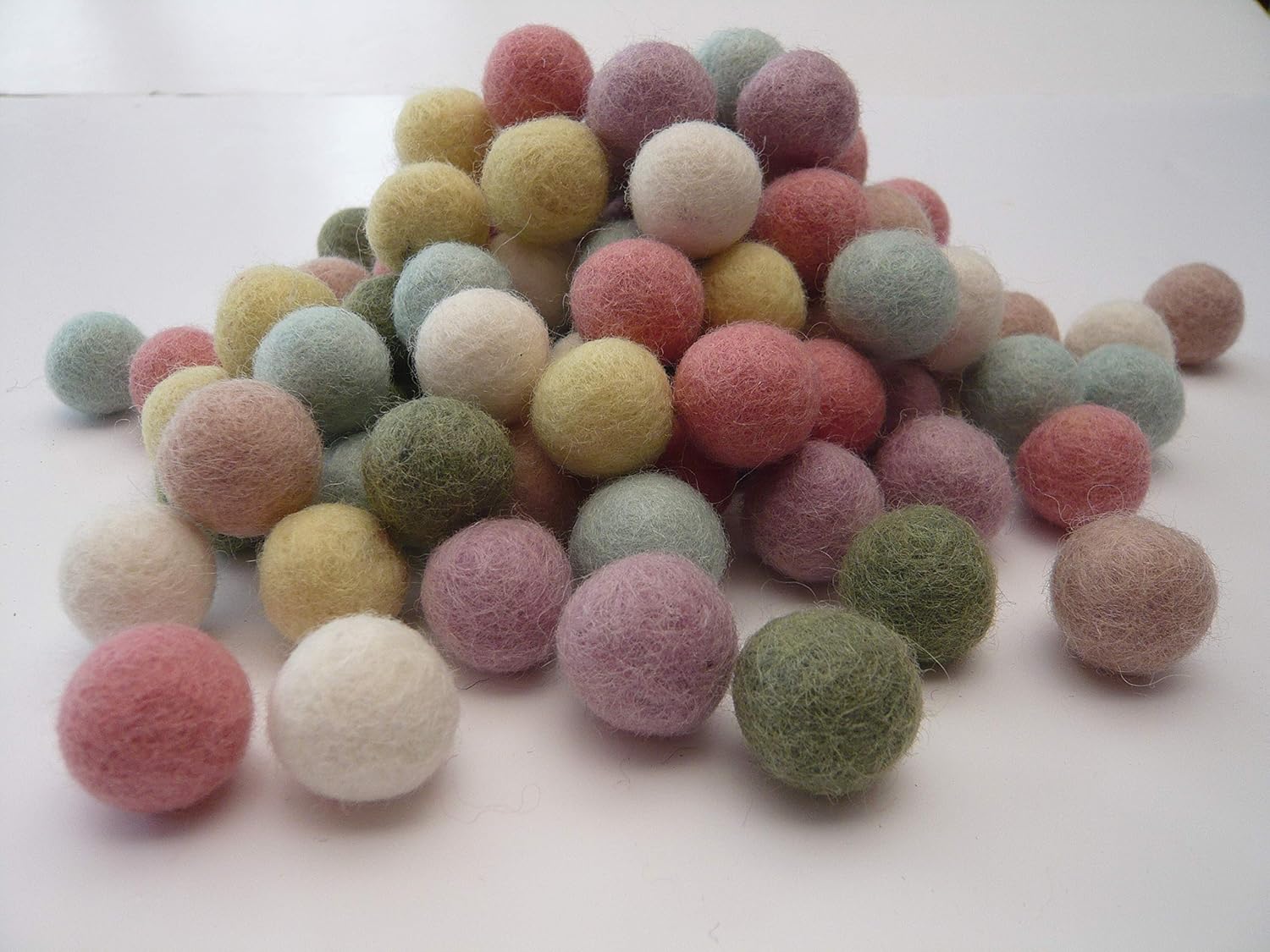 heidifeathers Handmade Felt Balls - Choose Size and Mix (2cm Pastels)