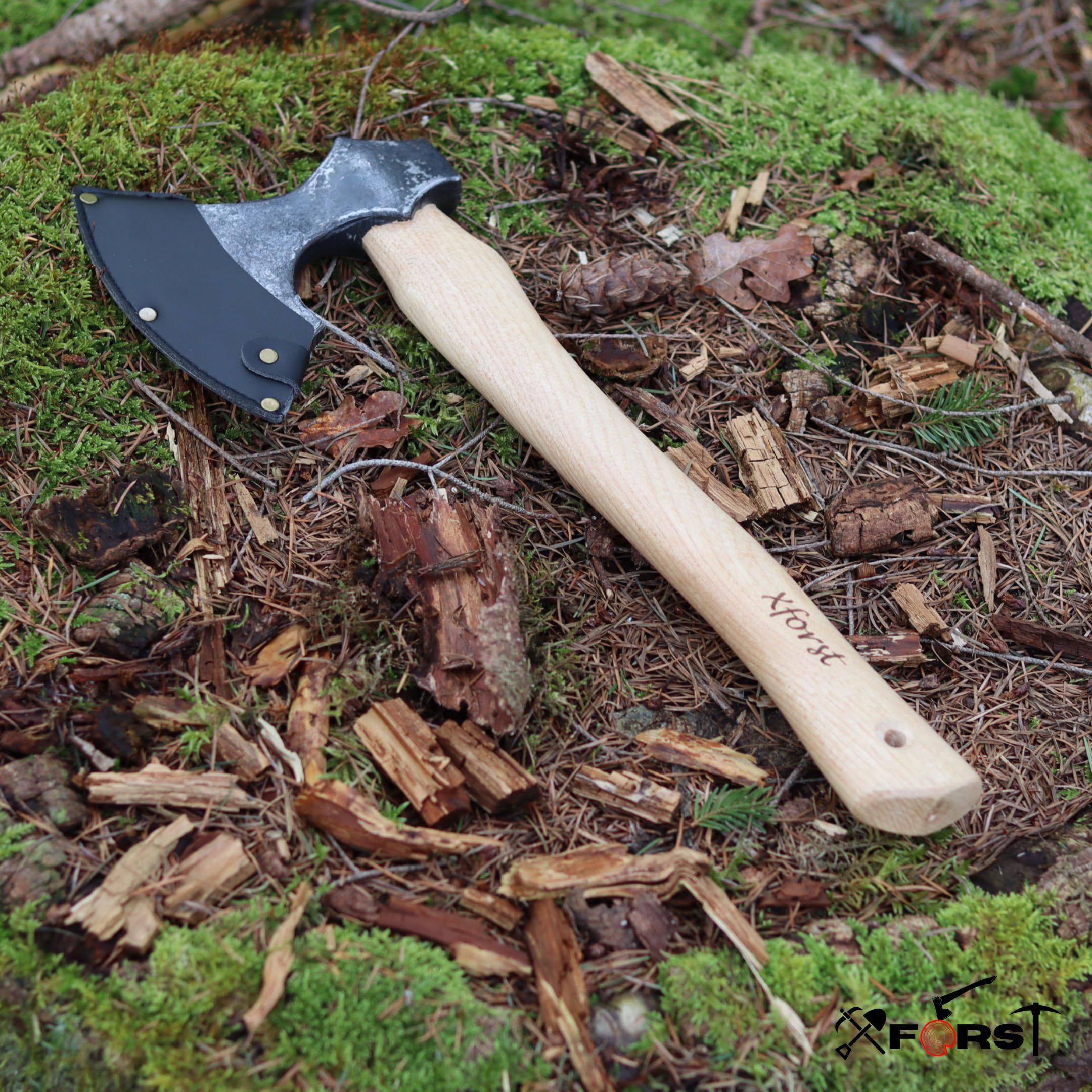 Hache Viking WIK Forgée en Acier au Carbone avec Manche en Noyer Américain 38 cm 0,87 kg Outil de Bûcheronnage et Camping Étui en Cuir