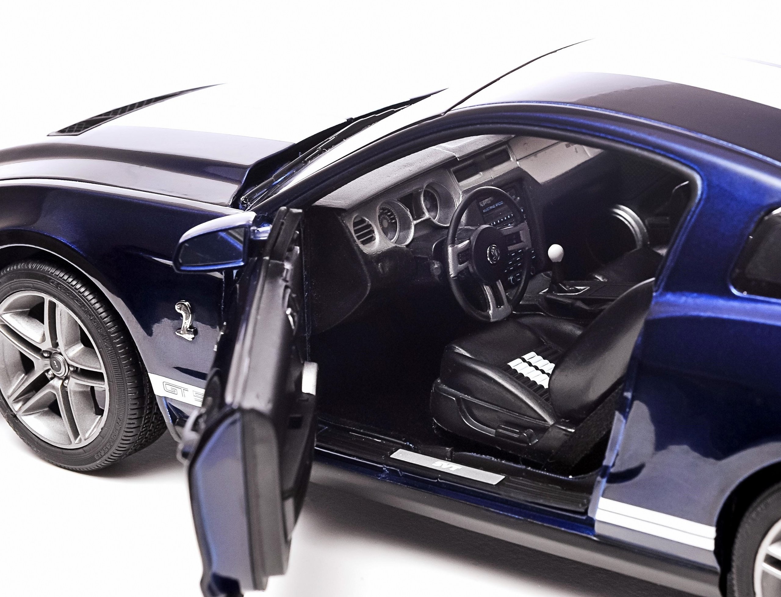 Collectibles 783 12824 1:18 Scale 2010 Ford Mustang Shelby GT500