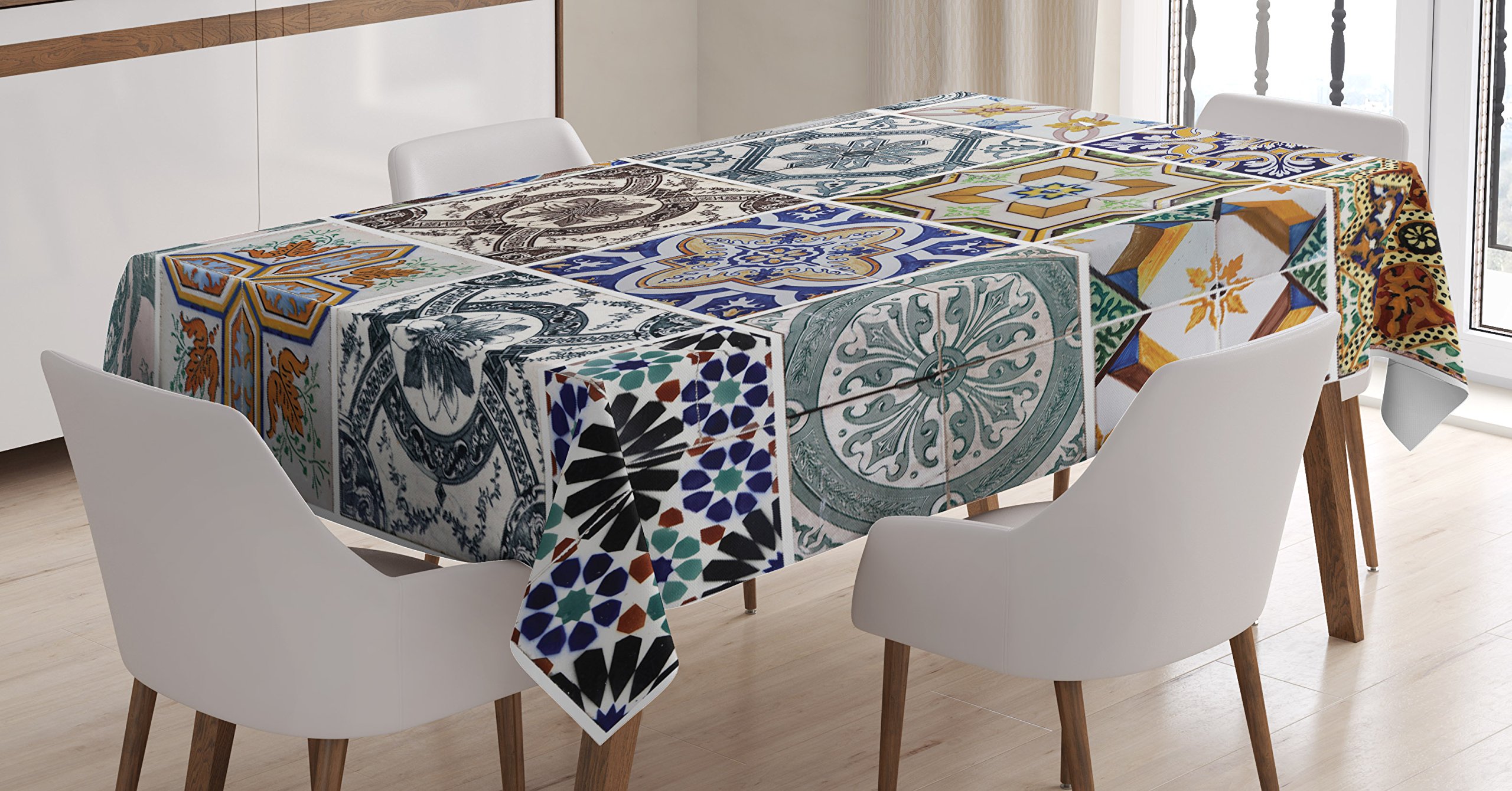 Ambesonne アンティーク テーブルクロス アンティーク クラシカル タイル パターン 民間アート パッチワーク風 スタイルイメージ ダイニングルーム キッチン 長方形テーブルカバー 52インチ x 70インチ ブルー ホワイト グリーン