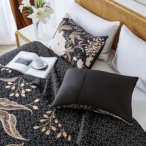 Vista 3 de Yogeneg Juego de edredón tamaño matrimonial, juego de ropa de cama de 3 piezas con patrón botánico floral blanco dorado y negro, colcha de verano