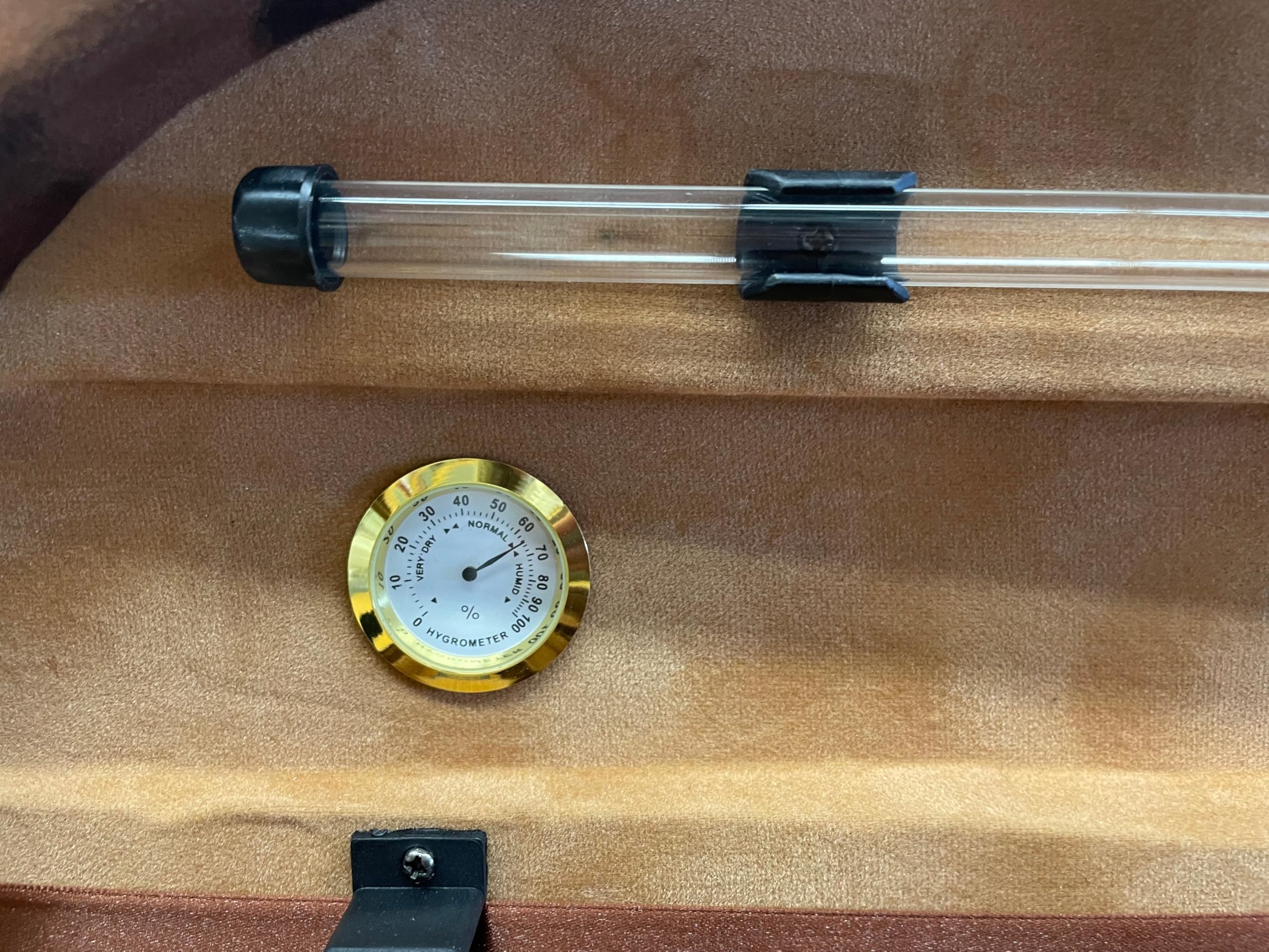 mezzo-forte Geigenkasten Carlo 4/4 – elegantes Halbmond-Format, 1,6 kg, Rucksackgurte, Notentasche