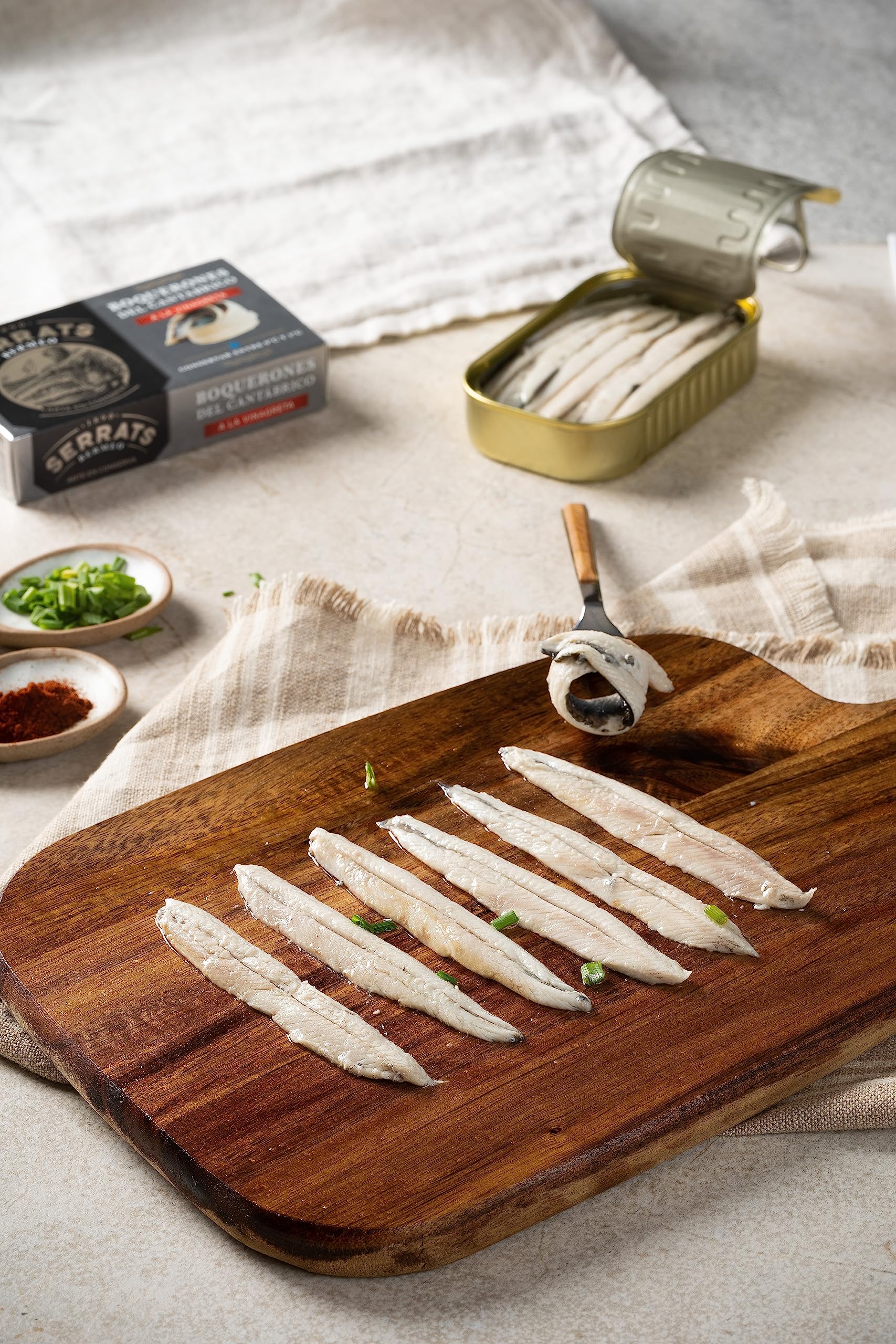 CONSERVAS SERRATS - Boquerones del Cantábrico a la Vinagreta Artesanal Tradicional - 12 Latas x 100g (Total: 1200g) - Macerados en Vinagre - Limpieza Manual - Sin Espinas – Gourmet
