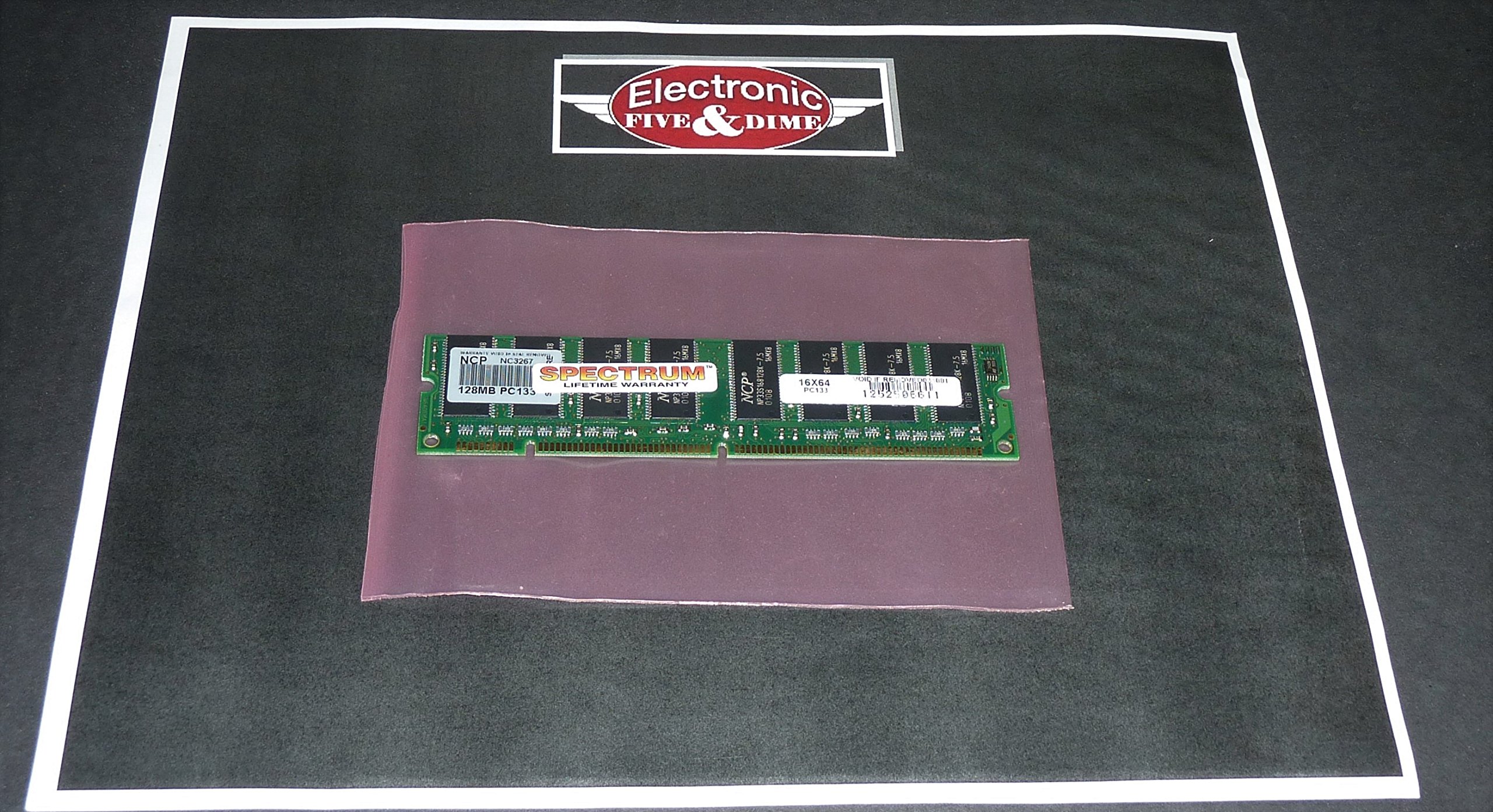 Barrette Mémoire SDRAM 128 Mo PC-133 - Micron Technology - MT8LSDT1664AG-133E1
