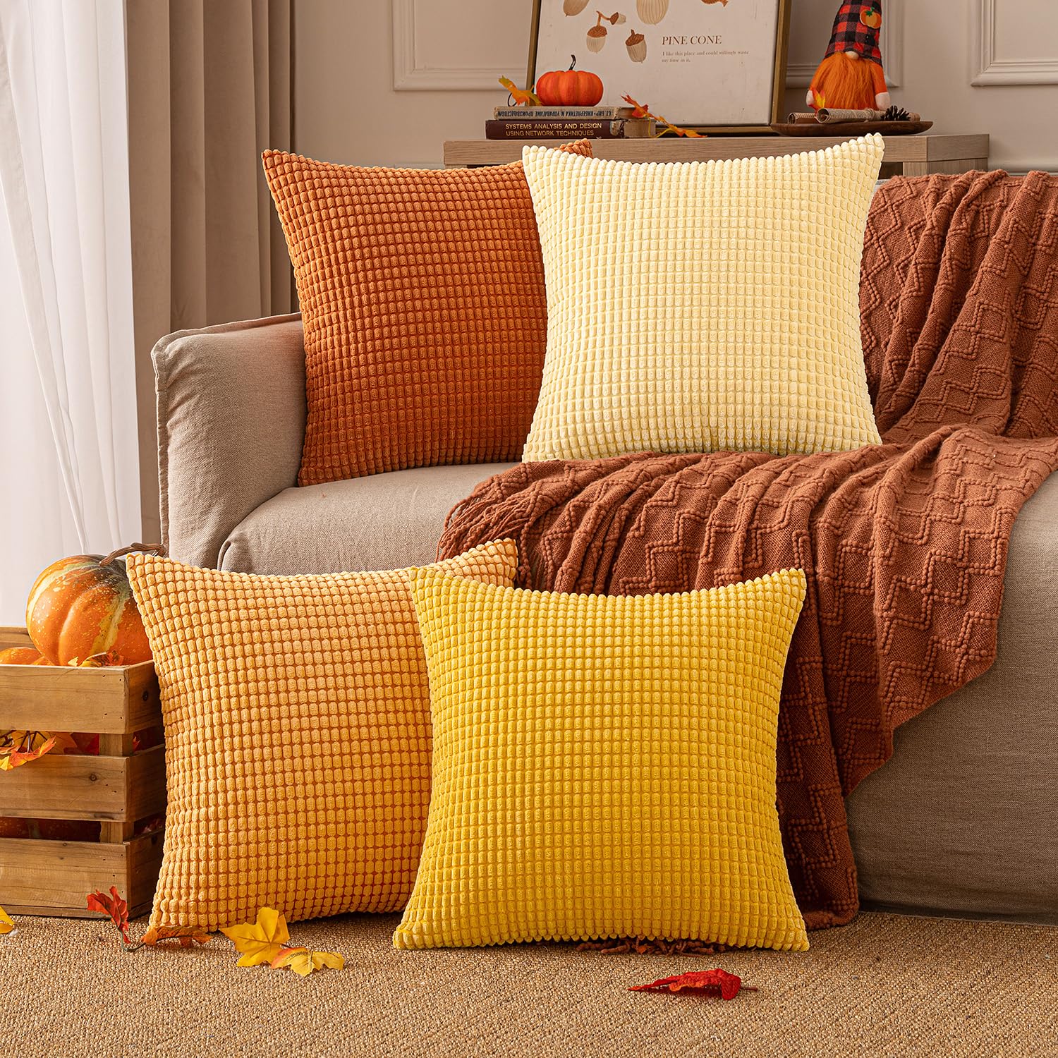 Housses de coussin 45x45 cm EMEMA en velours côtelé orange résistant et lavable