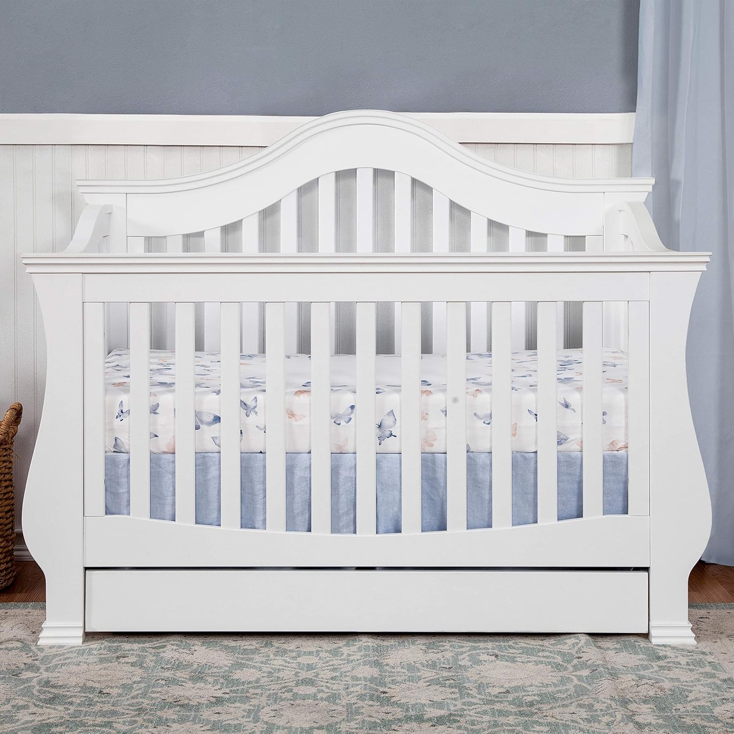 DaVinci Ashbury Toddler Bed with bedding