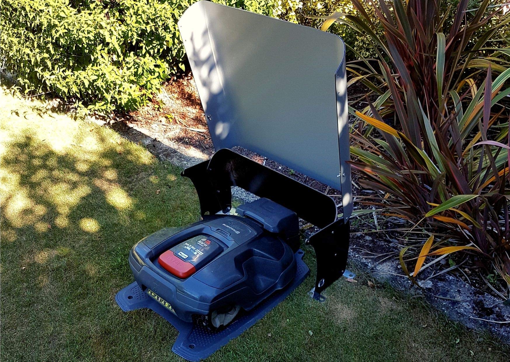 Refugio Robot cortacésped multimarca ROBOT PROTECT B 65x65x40cm| Resistente a la Intemperie + protección UV | Patas de Acero Inoxidable | Material de Montaje Incluido | Made in Europe