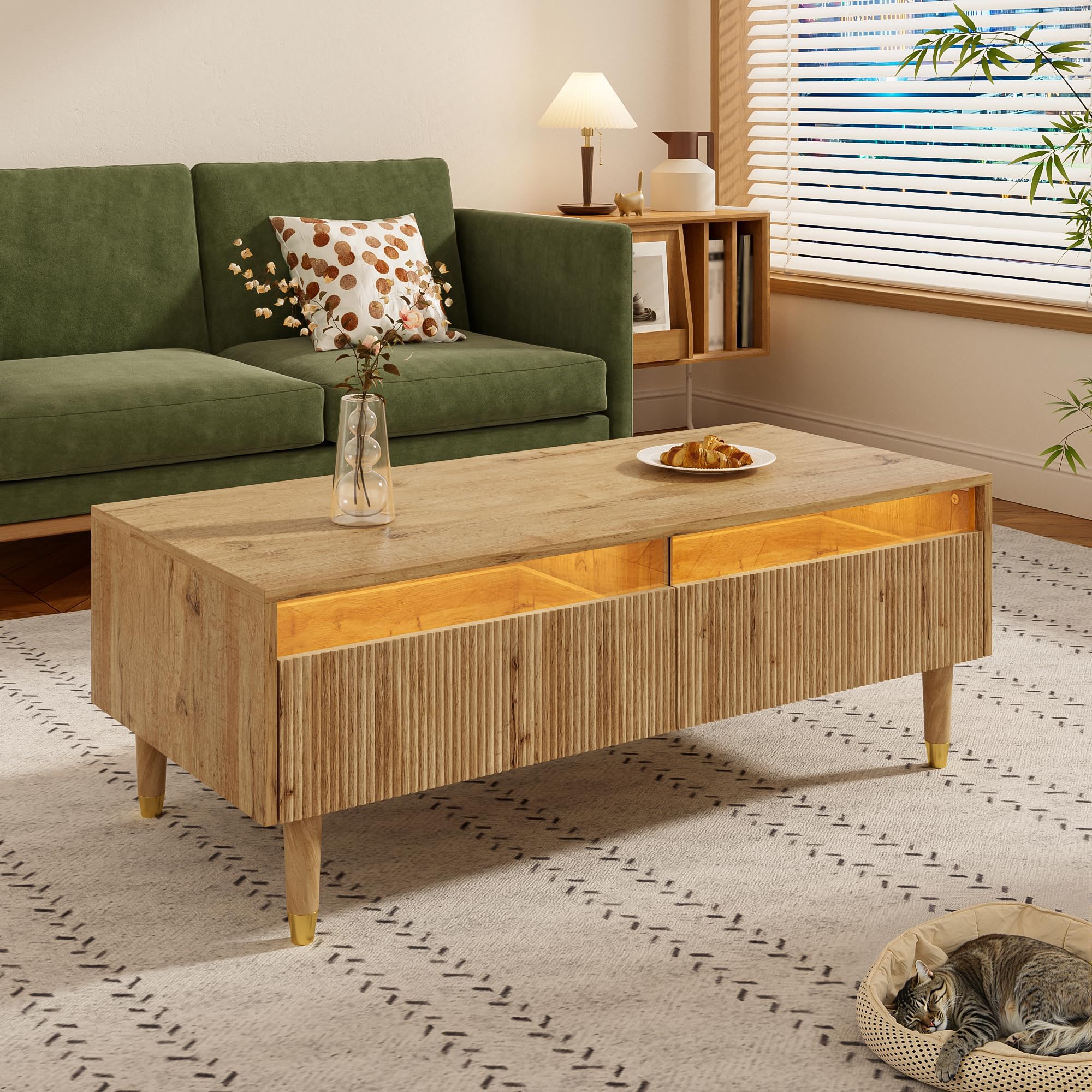 Mesa de centro con cajón ondulado, patas de madera dorada, dos cajones