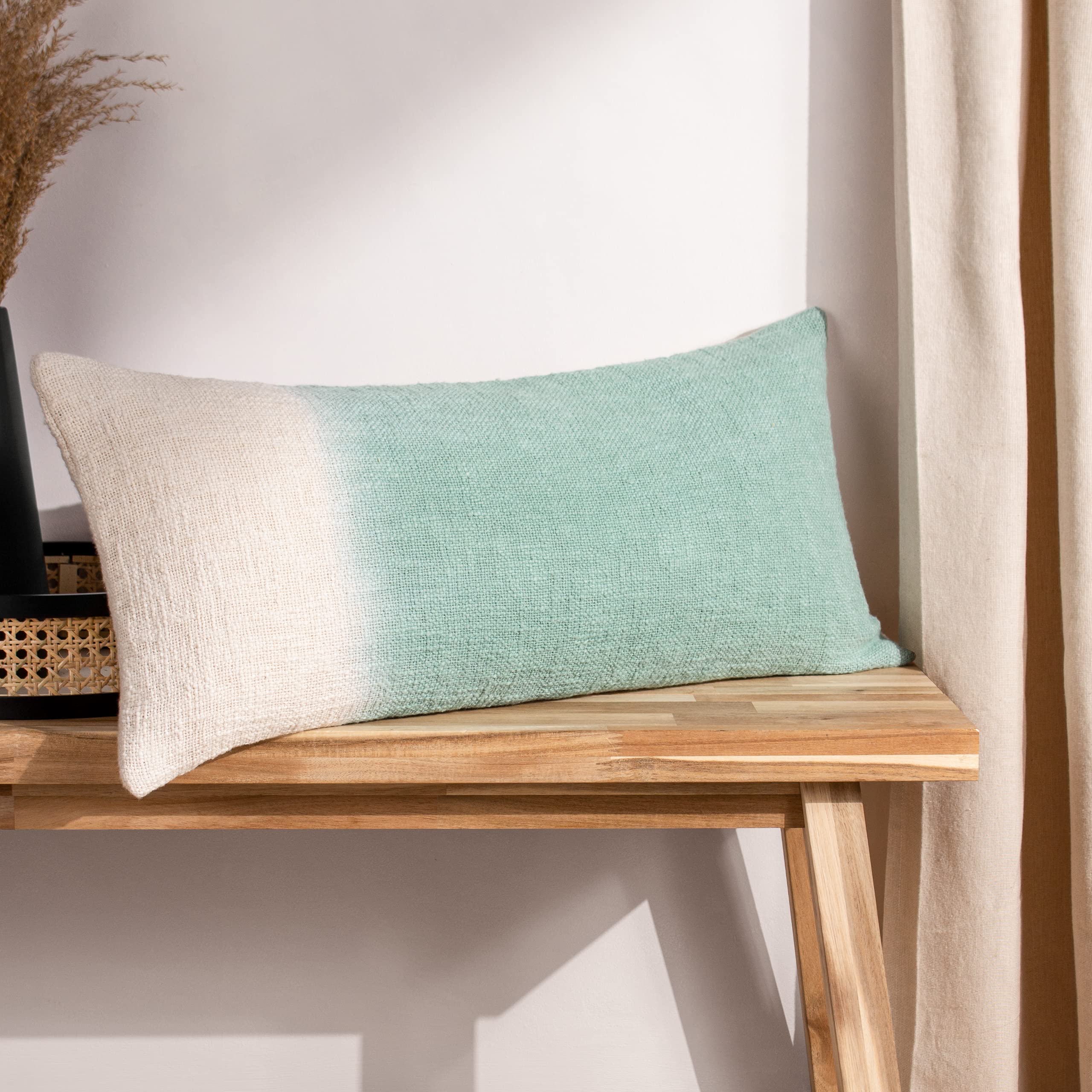 Coussin rectangulaire Mizu en plumes idéal pour sublimer votre canapé de salon
