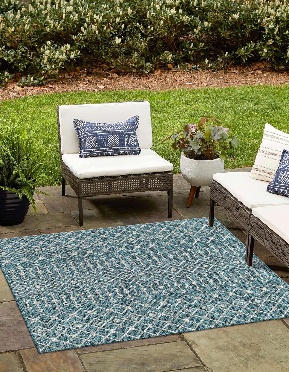 Unique Loom Outdoor Trellis Collection Area Rug - Tribal Trellis (5' 3" Square, Teal/ Ivory)