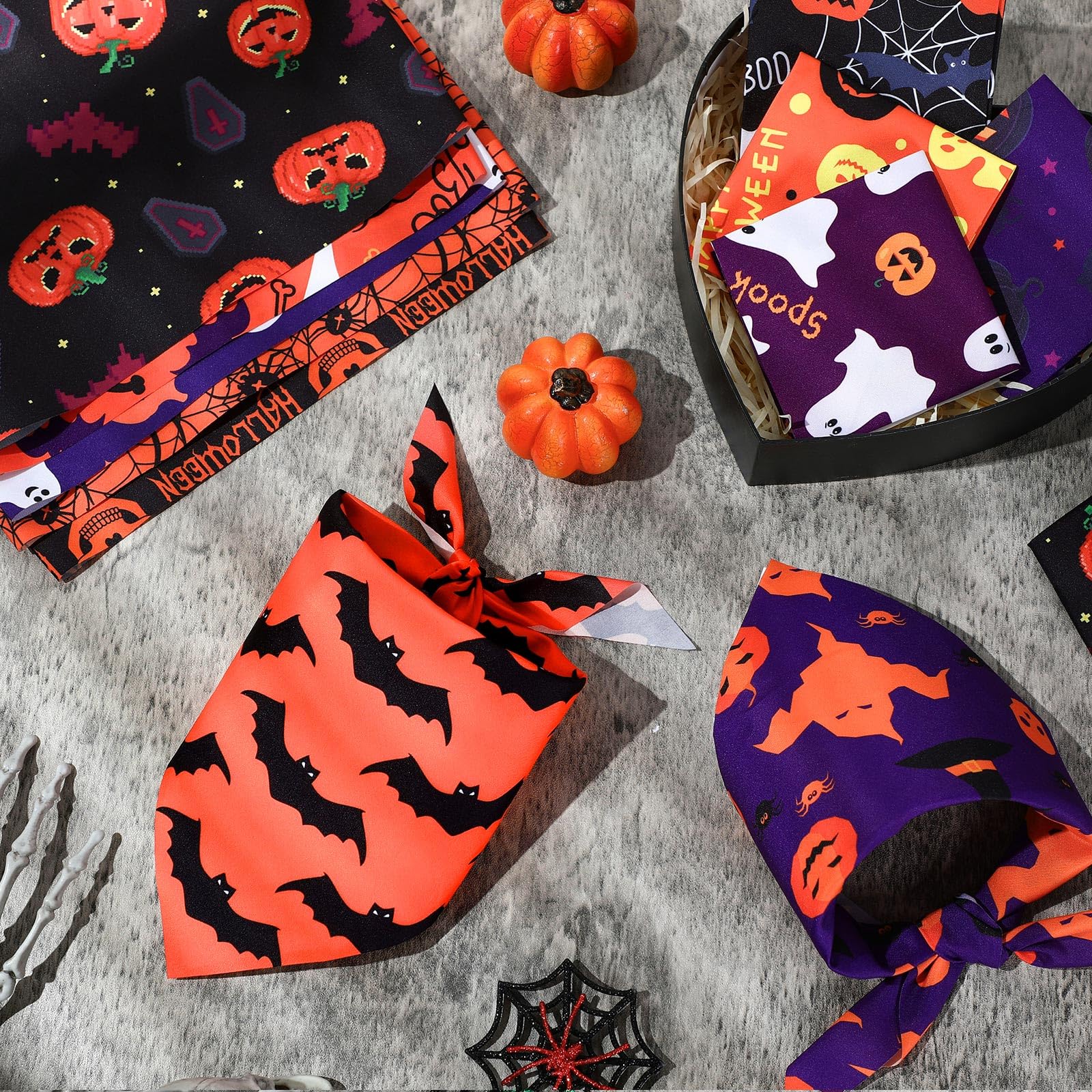 Hundehalstuch Für Halloween – Mit Kürbis & Geister-Muster | Für Kleine & Mittelgroße Hunde, Größe M, Schwarz