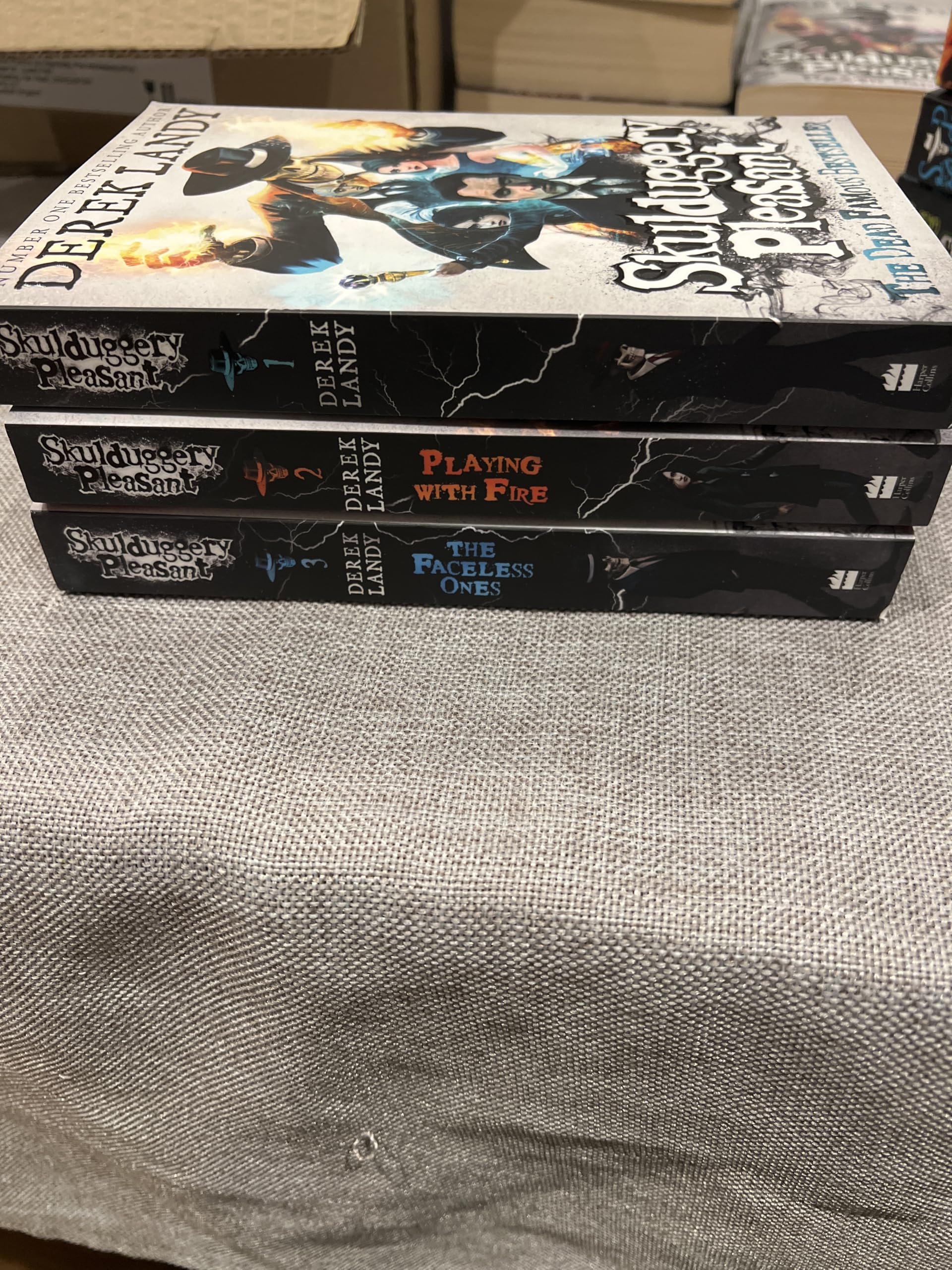 – Skulduggery Pleasant - Series 1- Derek Landy 3 Books Collection Box Set (Book1-3)