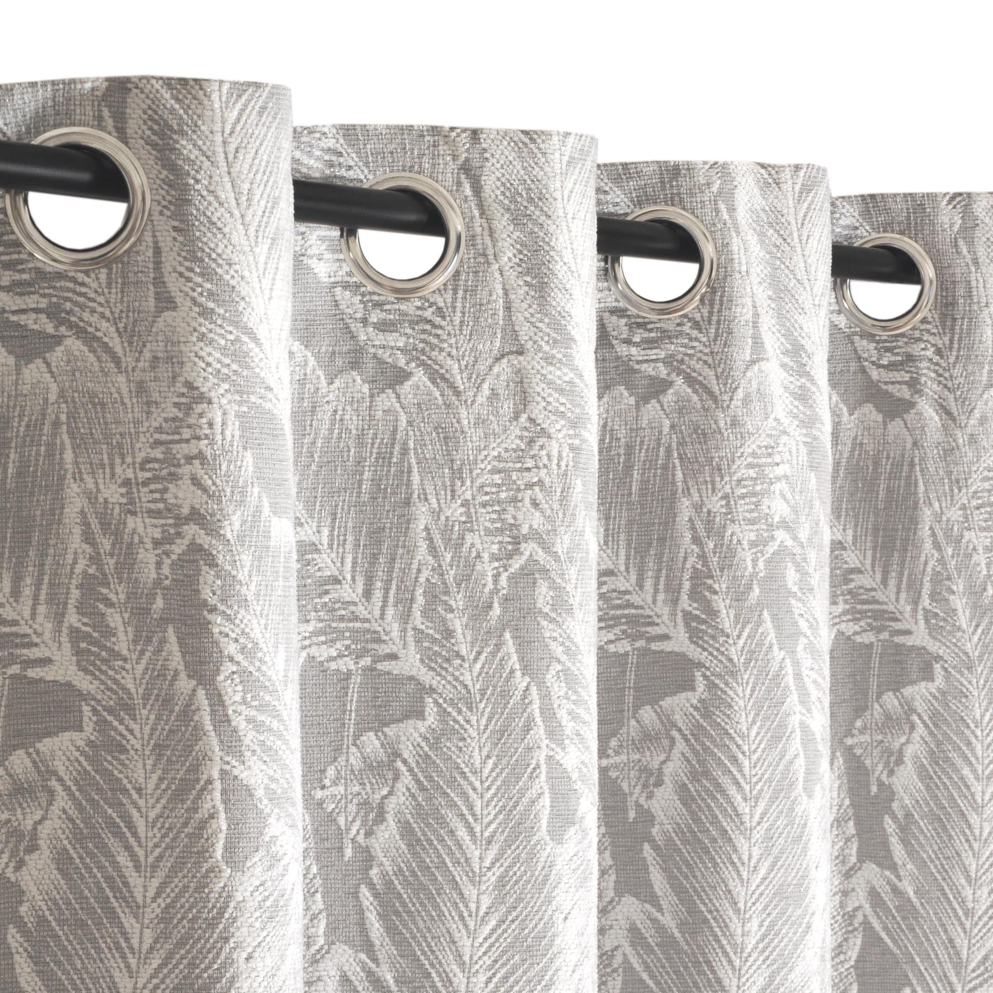 Rideau jacquard végétal pour habiller une fenêtre salon gris