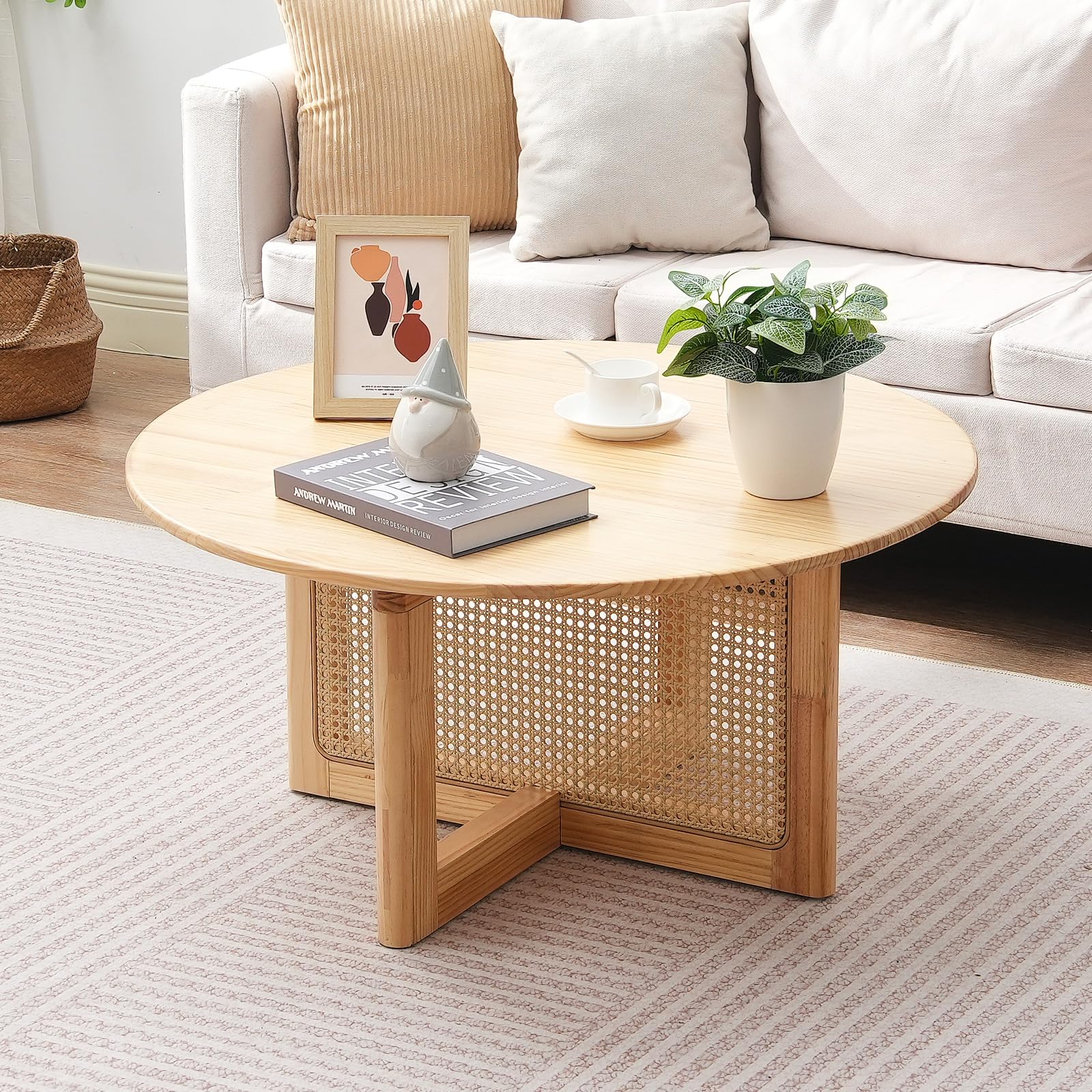 Table basse en rotin pour petit espace et table ronde bois de salon
