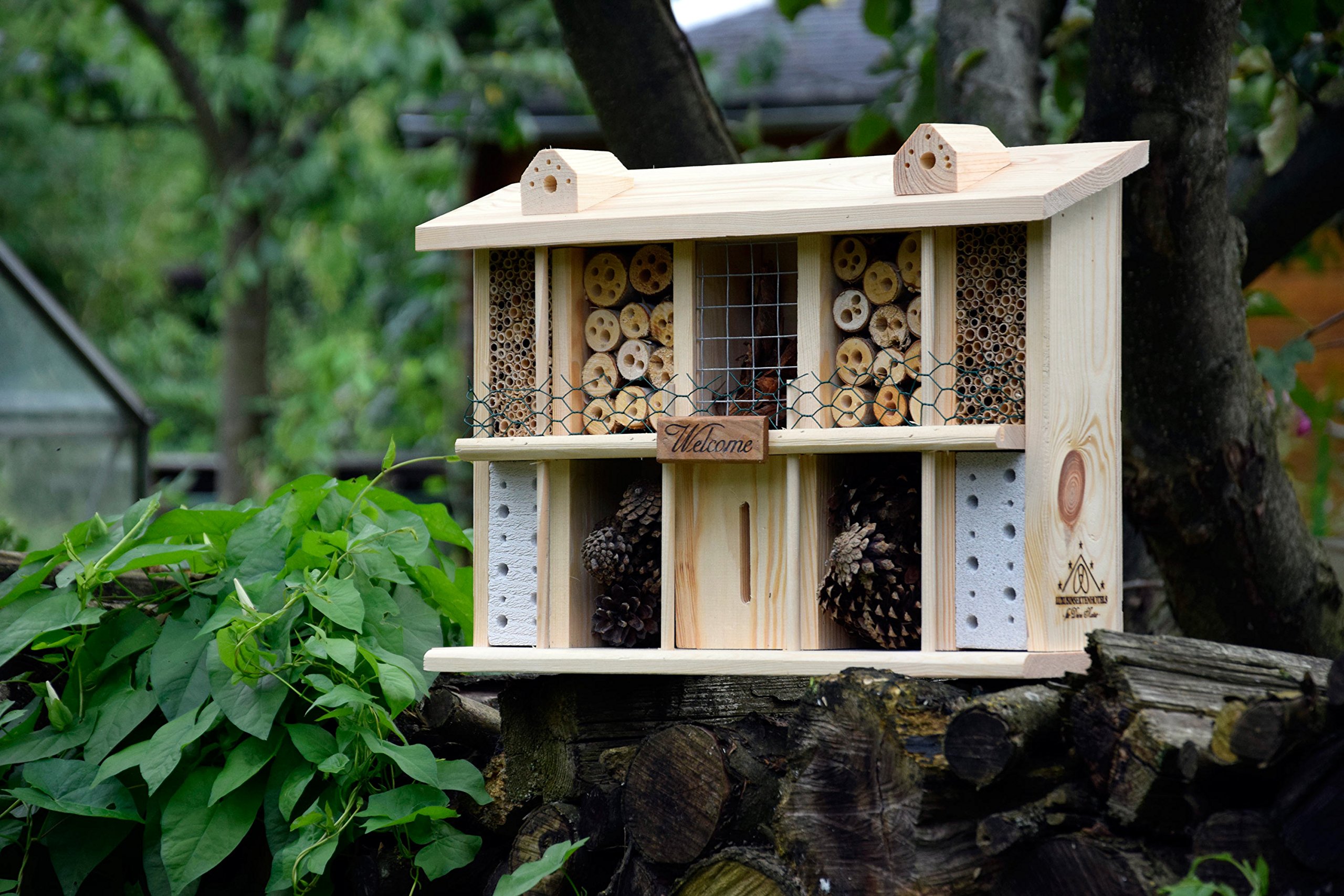 LUXUS-INSEKTENHOTELS 22626e Design Wildbienenhotel "Landsitz Superior" - Insekten Nisthilfe aus unbehandeltem Vollholz - Nistplatz für Nützlinge im Garten - 47 x 12,5 x 34 cm - Natur