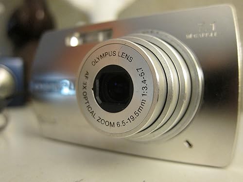 Vista 3 de OM SYSTEM OLYMPUS Stylus 710 7.1MP Cámara digital ultra delgada con zoom óptico 3x (plateado)