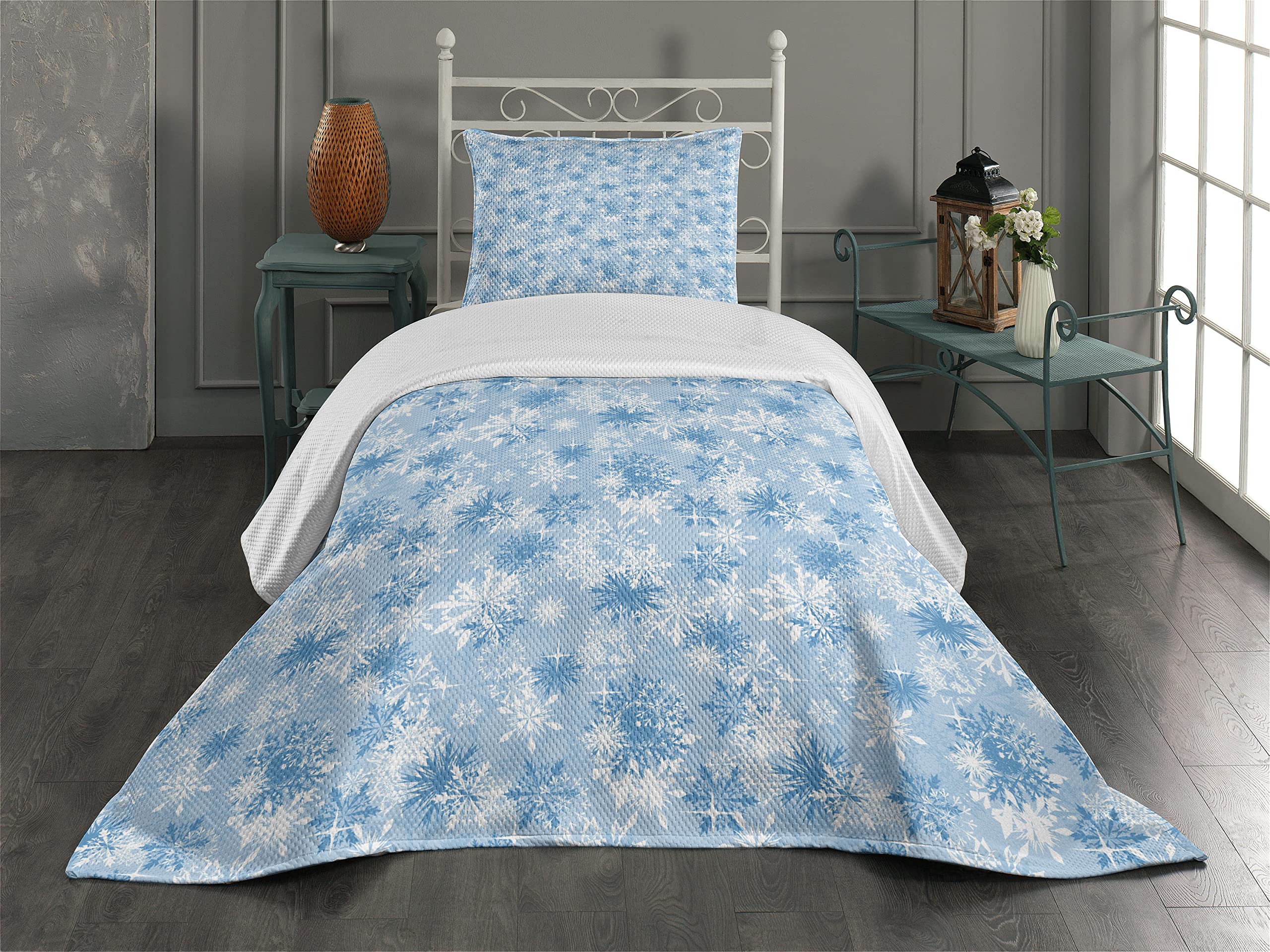 Ambesonne Snowflake Coverlet, Winter Holiday Illustration Christmas Snowflakes on Abstract Background, 2 Piece Decorative Quilted Bedspread Set with 1 Pillow Sham, Twin Size, Light Blue