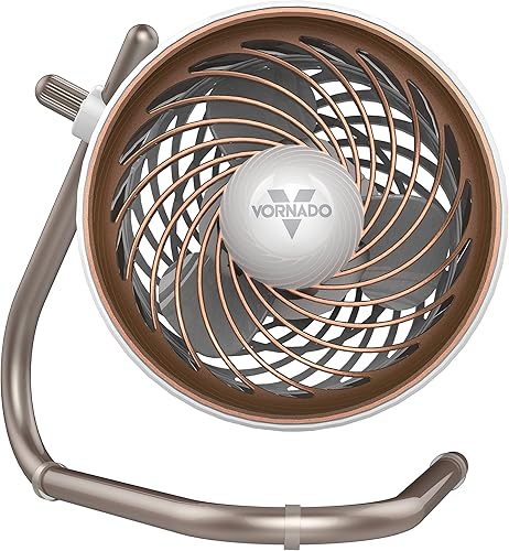 Vista 6 de Vornado Pivot Personal Air Circulator Fan, 6-inch, Quiet Portable for Travel, 3 Speed Settings, Targeted Cooling Airflow, 360-Degree Adjustable Cobre