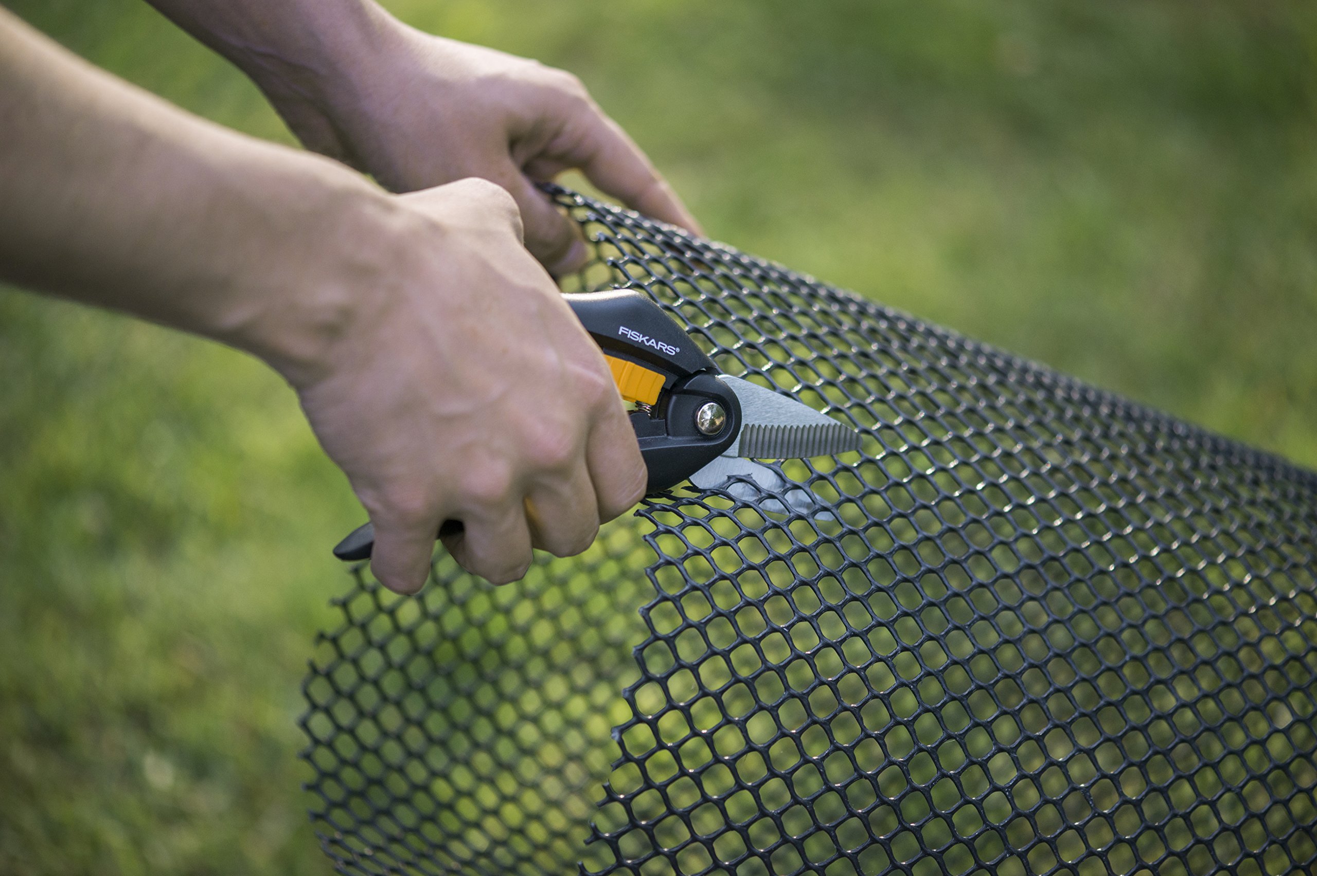 Fiskars Nożyce Uniwersalne, Długość: 20,8 cm, Wysokiej jakości stalowe ostrza, Czarno-pomarańczowe, SingleStep, SP28, 1000571