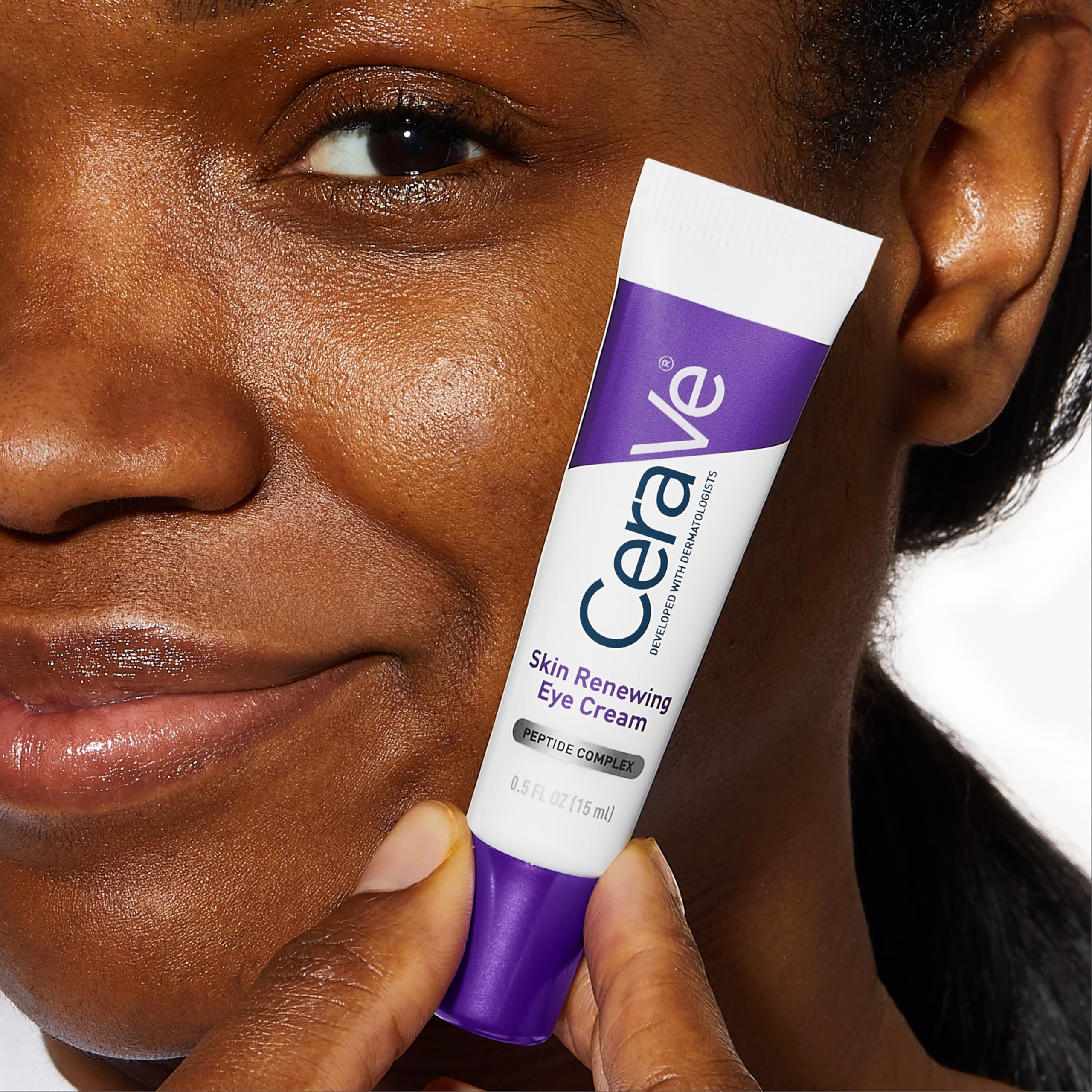 CeraVe Skin Renewing Crema Contorno Occhi, Per Pelle con i Primi Segni dell'Età, Occhiaie e Linee Sottili Ridotte, Con Complesso di Peptidi, 3 Ceramidi Essenziali e Caffeina, 15 ml