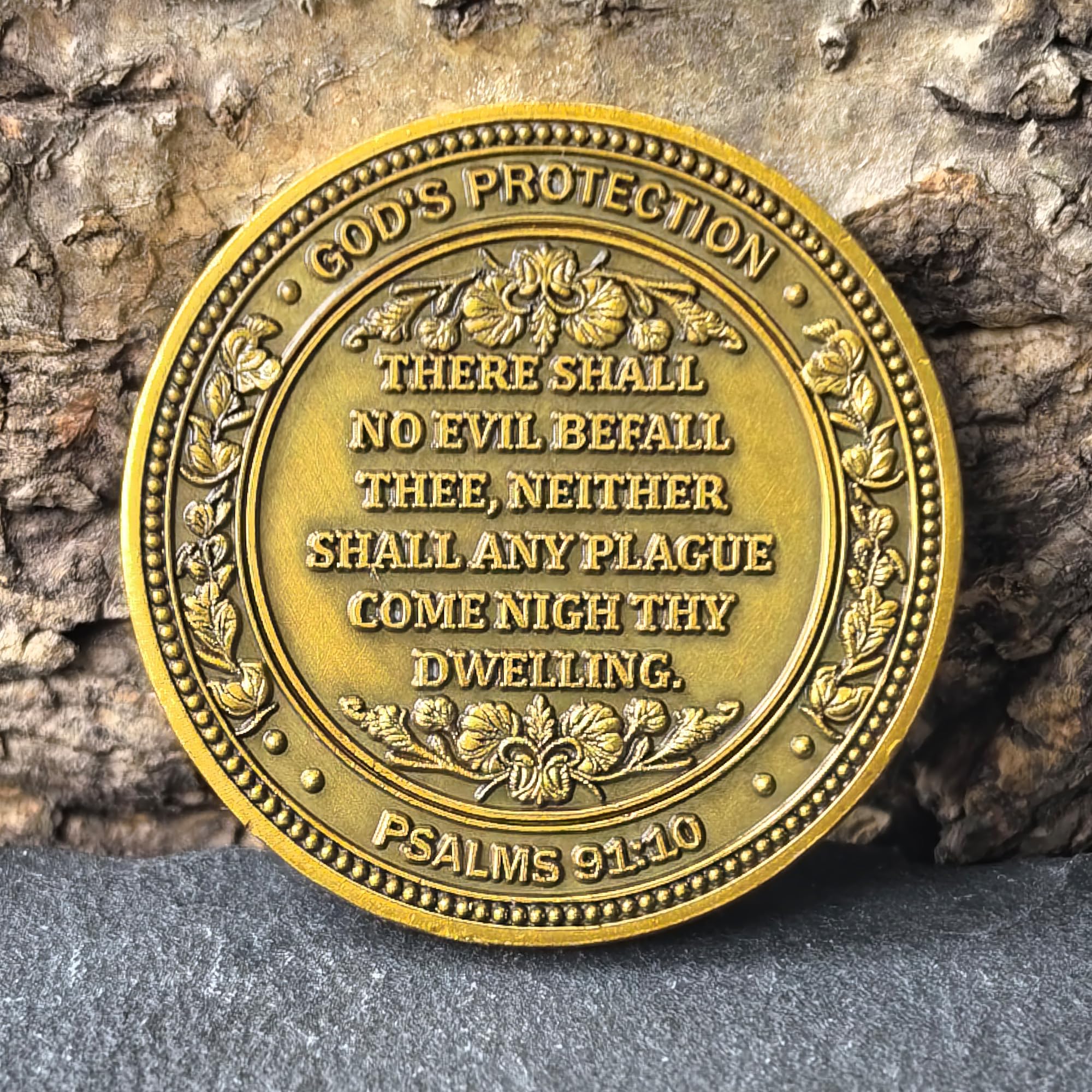Strugglejewelry Moneda de desafío Arcángel Miguel con inscripción del Salmo 91:10 - Un símbolo de protección divina - Versículos de la Biblia Ficha de bolsillo