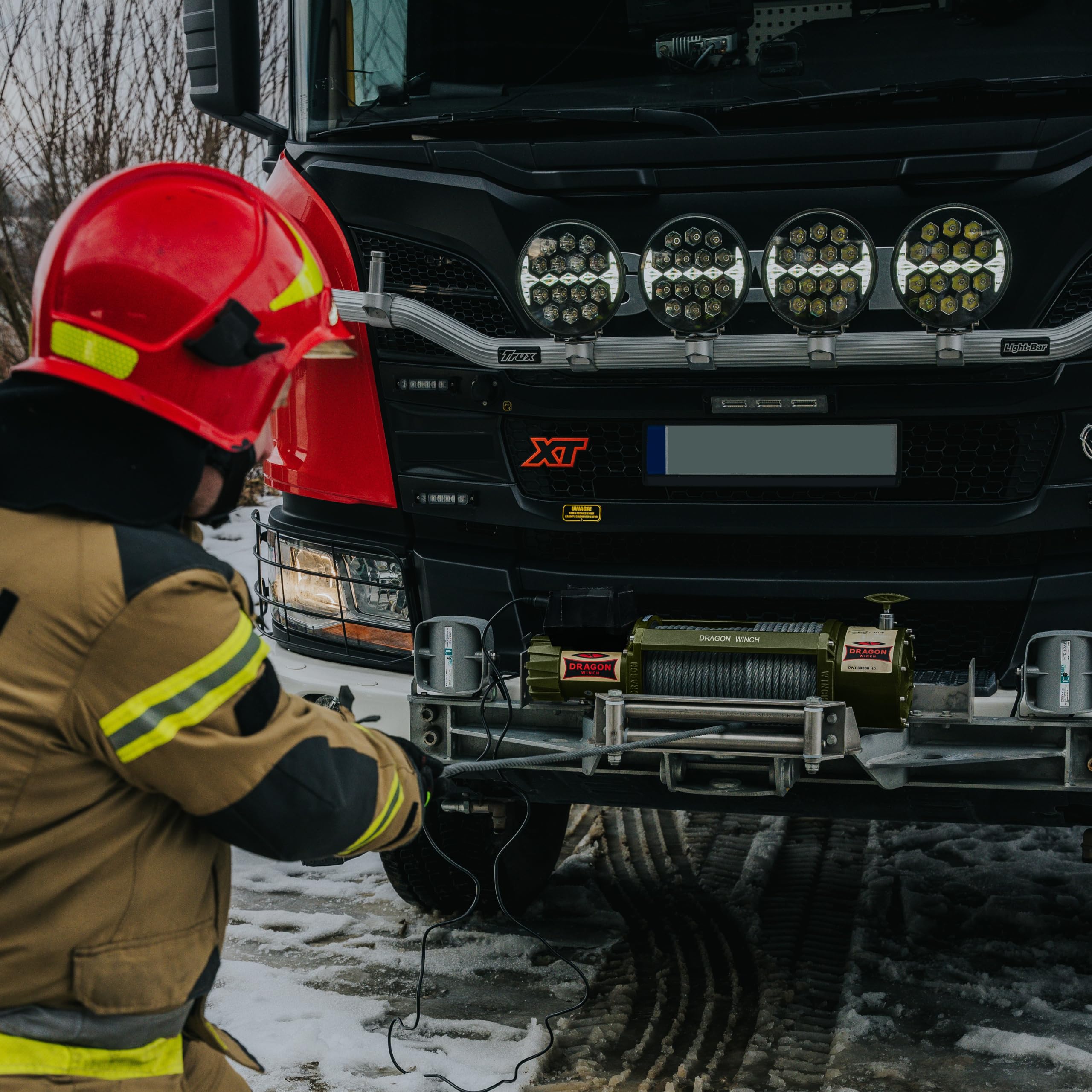 Dragon Winch Cabrestante eléctrico 30000 lbs / 13605 kg con Cuerda de acero 30m para camiones, vehículos comerciales, bomberos | con control remoto inalámbrico | El cabrestante más potente