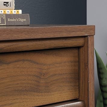 قاعدة مكتبة سودر كليفورد بليس ، إنهاء الجوز الكبير