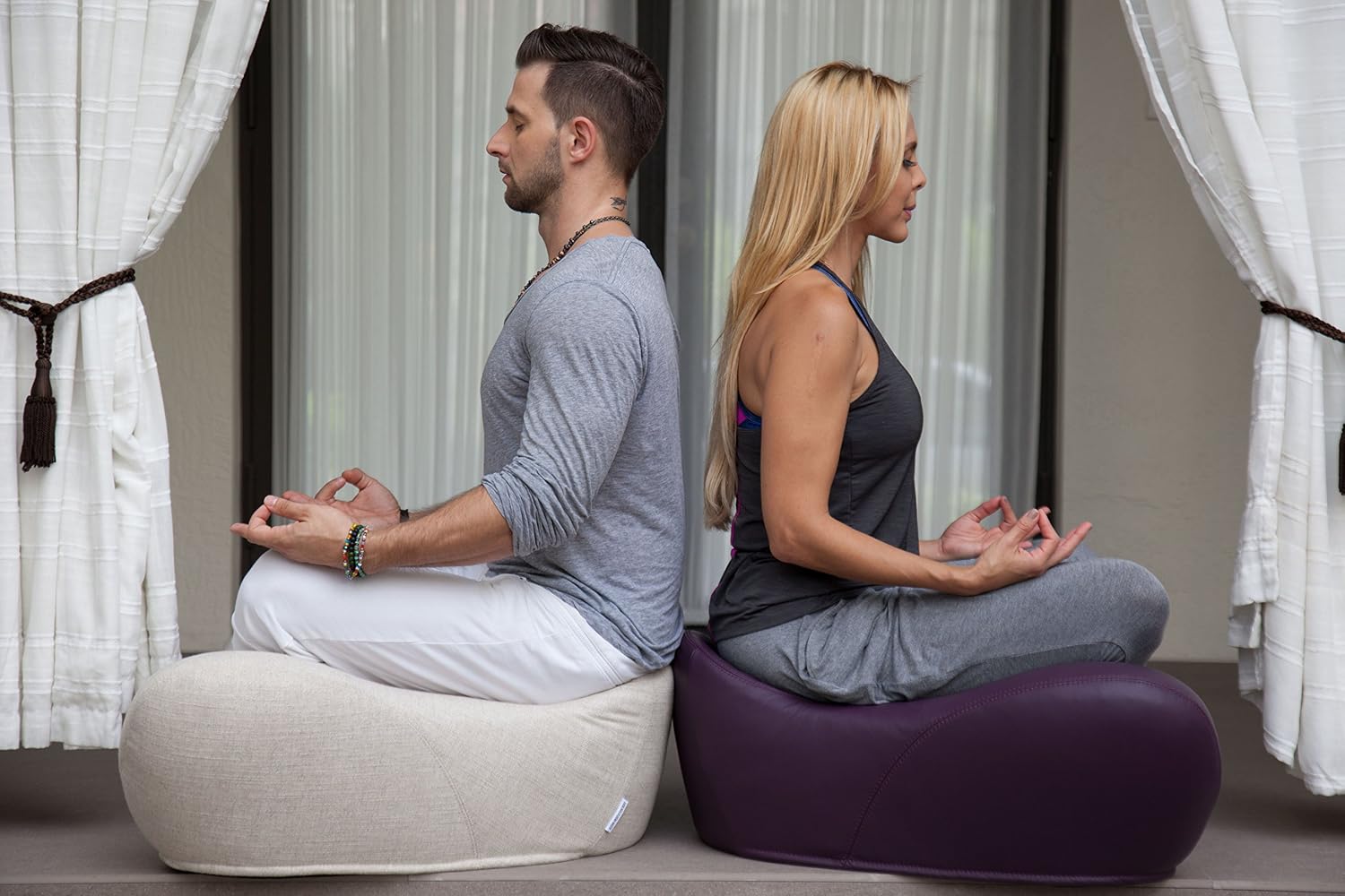 Crazy Clearance Alexia Meditation Seat Ergonomically Correct for The Human Physiology Zen Yoga Chair (Noir, Genuine Leather)