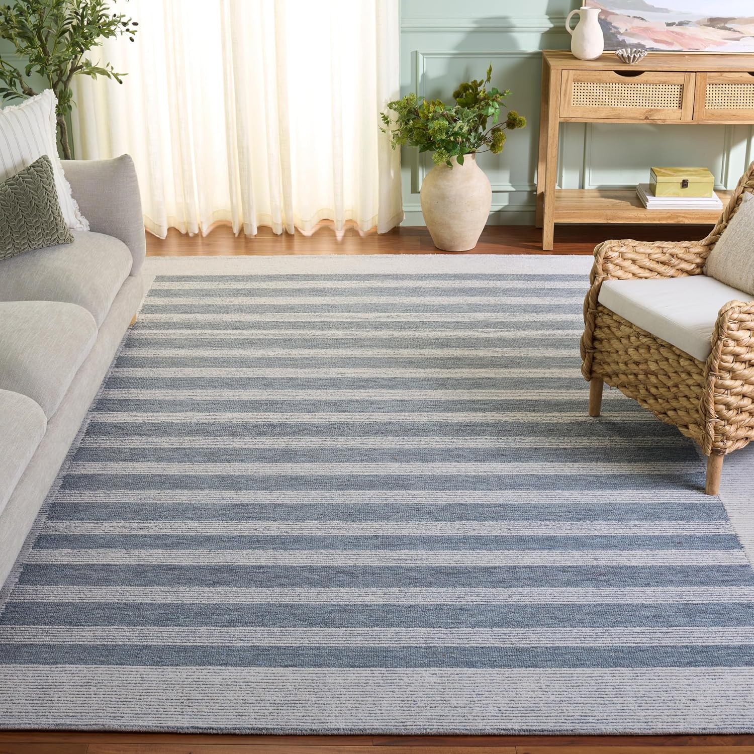 SAFAVIEH Area Rug 8x10 - Pine Collection - Large - Blue & Ivory, Handmade Wool, Ideal for Living Room, Bedroom, Dining Space (PNE304M)