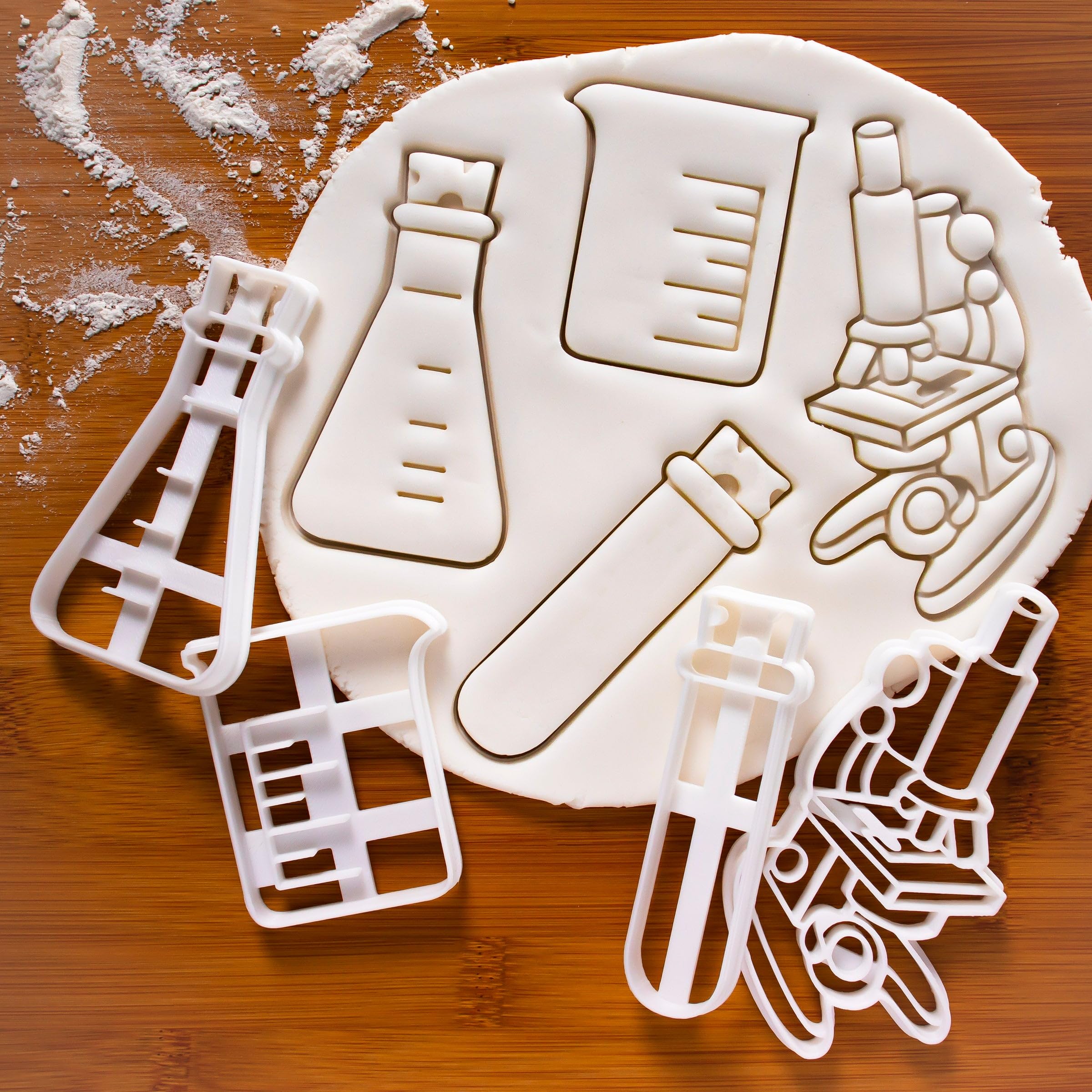 4er Set Laborausstattung Ausstechformen (Formen: Becherglas, Mikroskop, Reagenzglas und Erlenmeyerkolben), 4 Teile, Bakerlogy