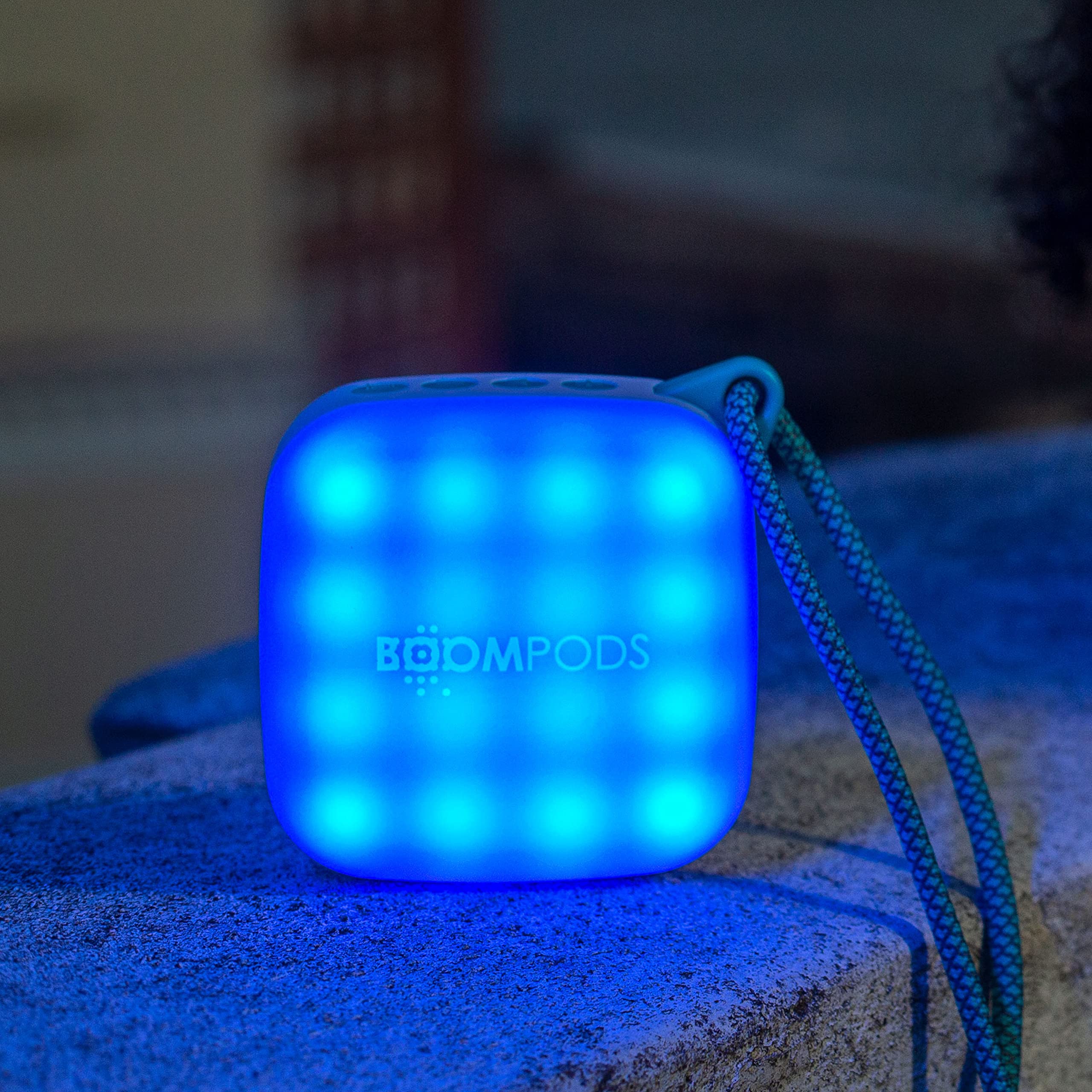 Boompods RHYTHM - SELFIE wodoodporny głośnik z pokazem świetlnym, IPX7 w pełni wodoodporny, oświetlenie dyskotekowe, przycisk selfie