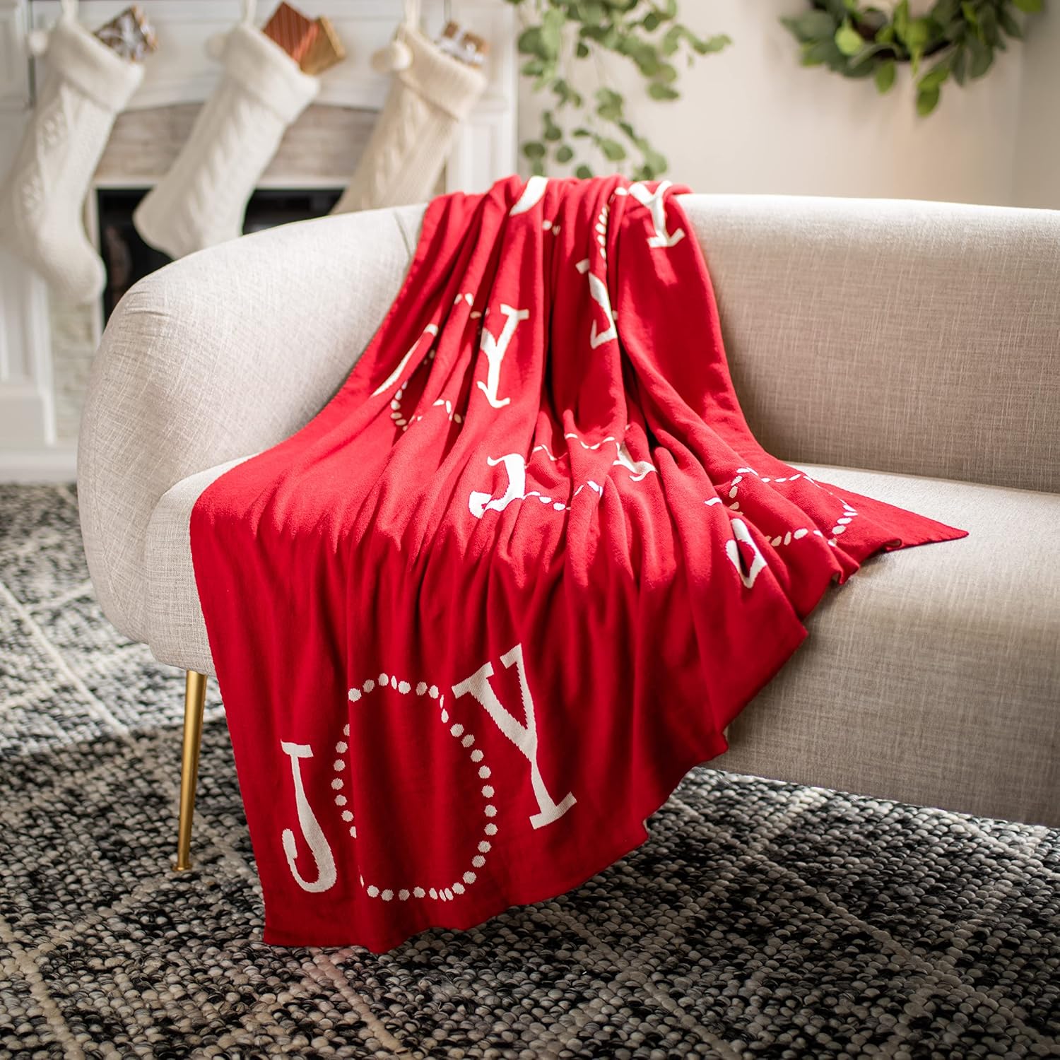 SAFAVIEH Home Collection Joy to The World Red/White 50 x 60-inch Holiday Decorative Throw Blanket