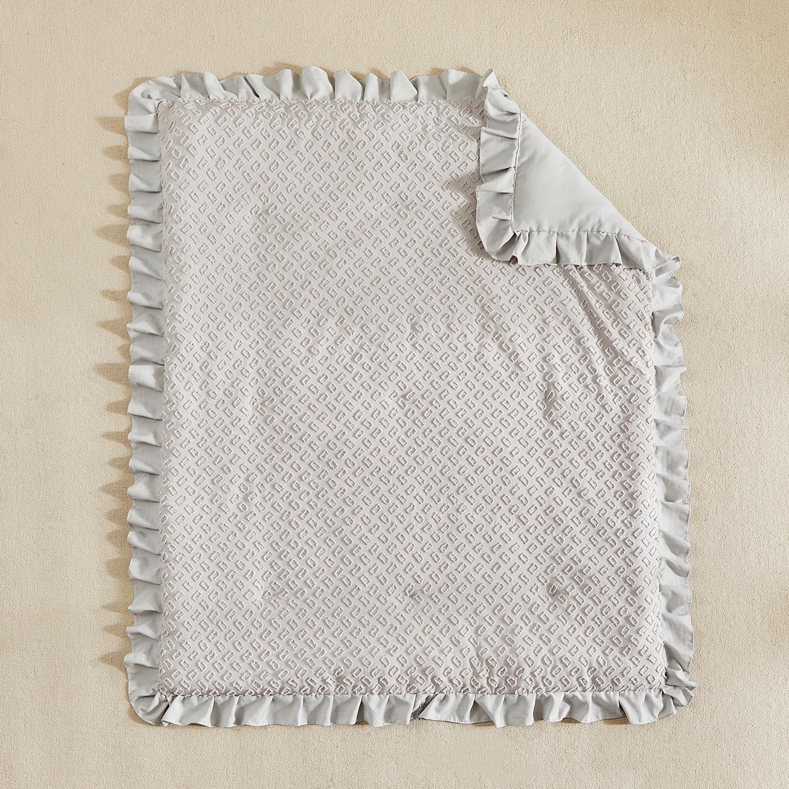 Juego de ropa de cama de 3 piezas para cuna con flecos de volantes, edredón gris con volantes con sábana bajera y falda de cama, suave y bordado, diseño jacquard bohemio Shabby Chic para bebés niños y