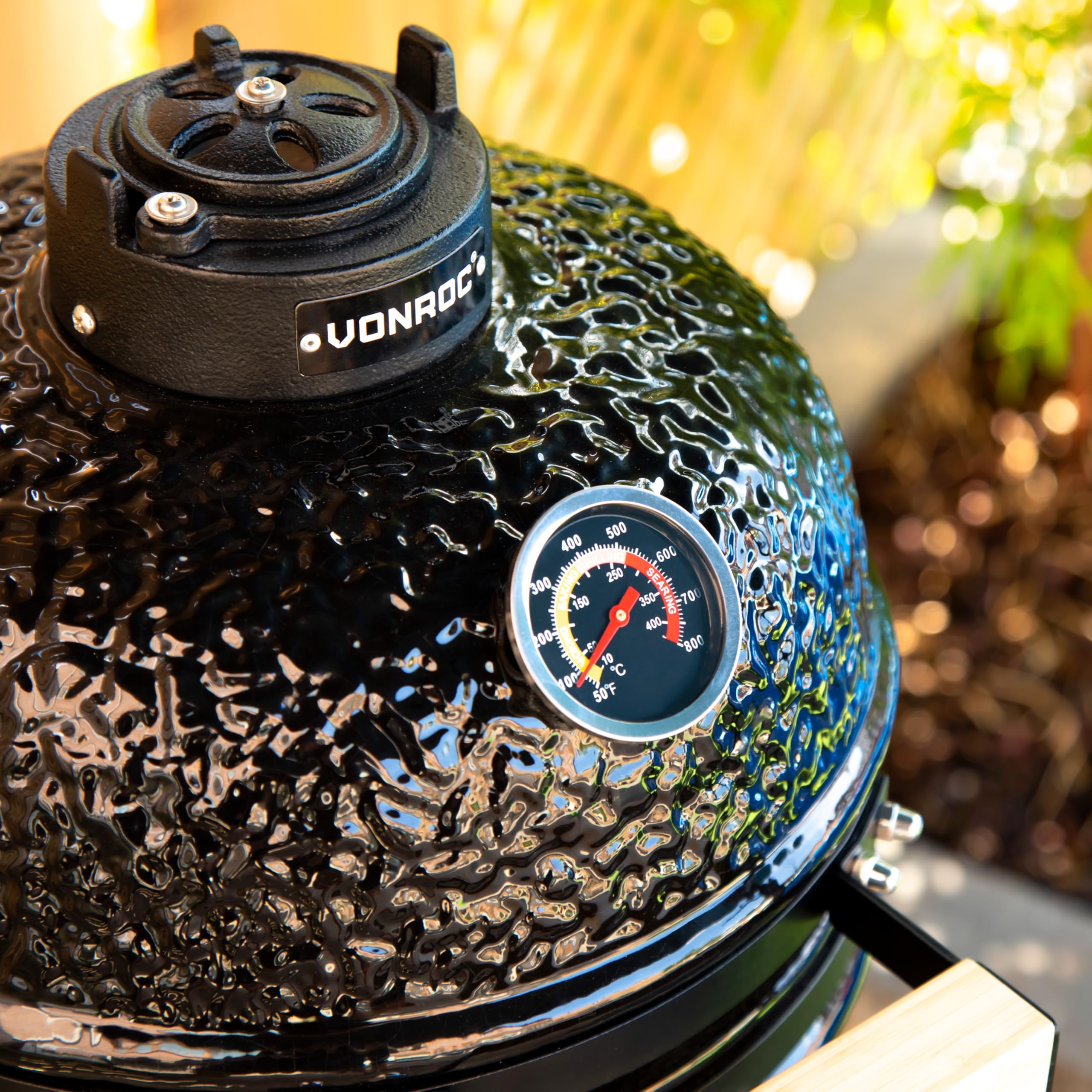 VONROC Barbecue Kamado 13 Pouces - Barbecue Portable Ø27 cm Surface de Cuisson, 25kg - Barbecue Charbon de Bois en Céramique Modèle à Poser – Avec Support, Thermomètre, Repose Assiette & Couvercle