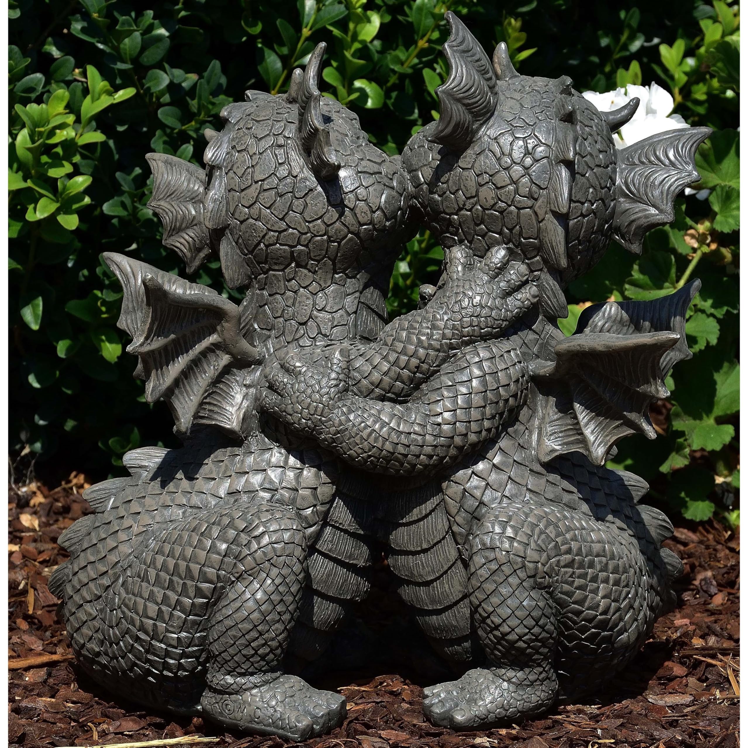 Süsser Gartendrache Liebespaar küsst sich Drache Figur Gartenfigur Liebe