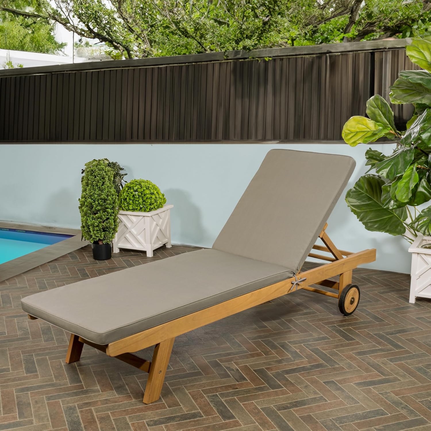JONATHAN Y Mallorca 77.56"x23.62" Brown/Dark Gray Acacia Wood Outdoor Chaise Lounge Chair, Contemporary 4-Position Recliner with Wheels and Cushion for Patio, Poolside LNG1000D