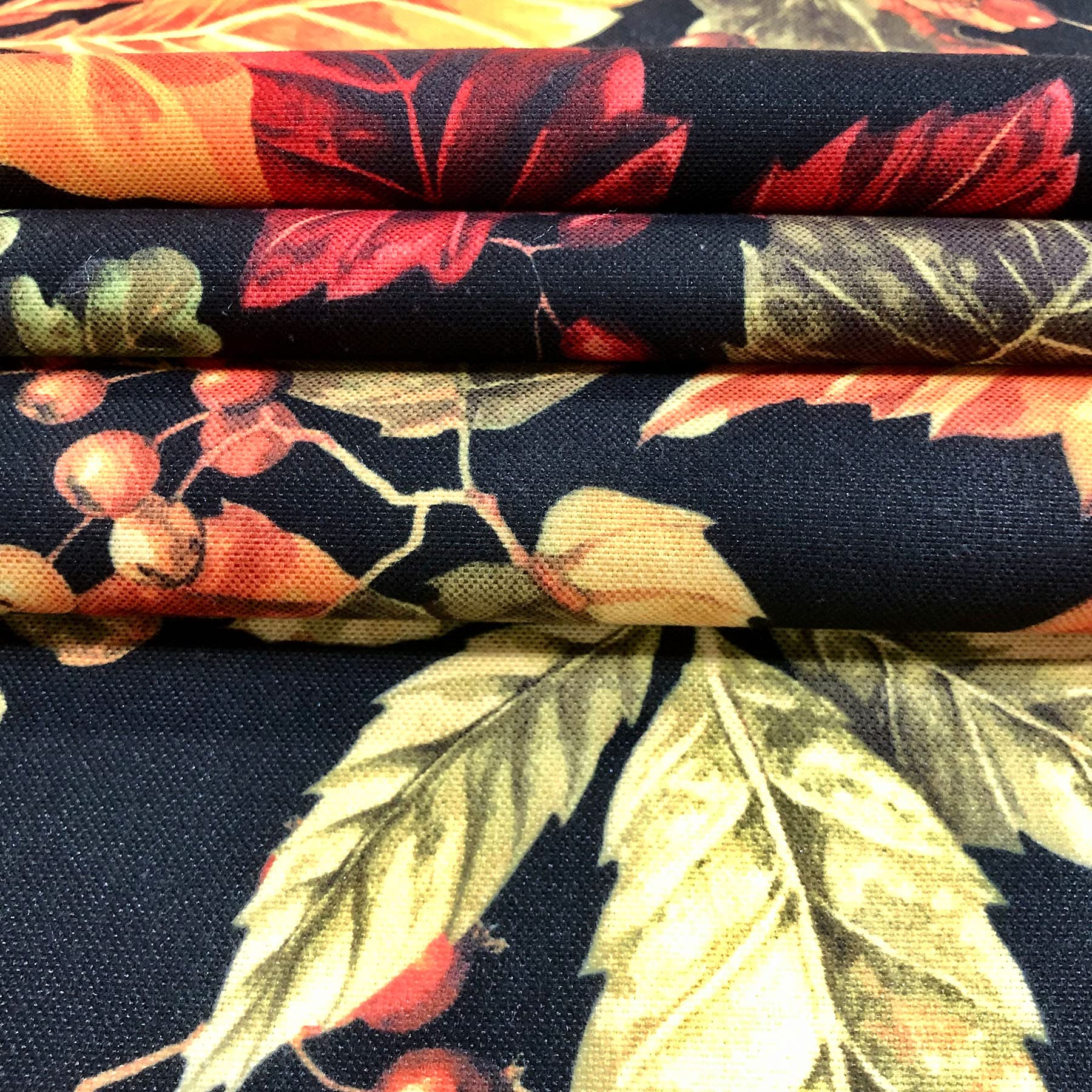 CAIT CHAPMAN HOME COLLECTION Allover - Mantel de tela estampada de fácil cuidado (60 x 120 pulgadas, rectangular, negro)