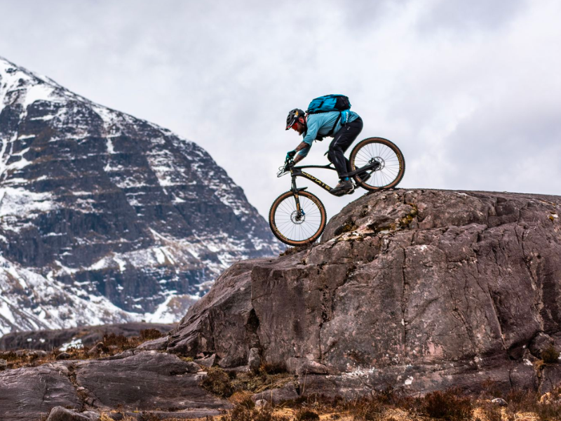 Booster Expedition Sac à Dos D'hydratation USWE Outlander XC 2L - Vessie 1, 5L Inclus, Bleu, Pour VTT Et Gravel Pack Hydratation VTT 2L Vessie 1.5L Outlander XC